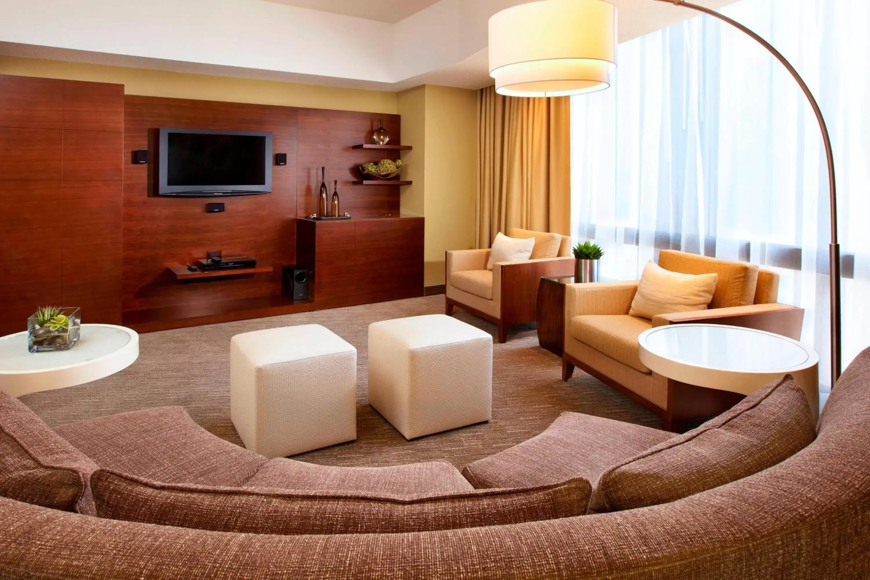 Bedroom, Lounge/Bar in The Westin Bonaventure Hotel & Suites, Los Angeles