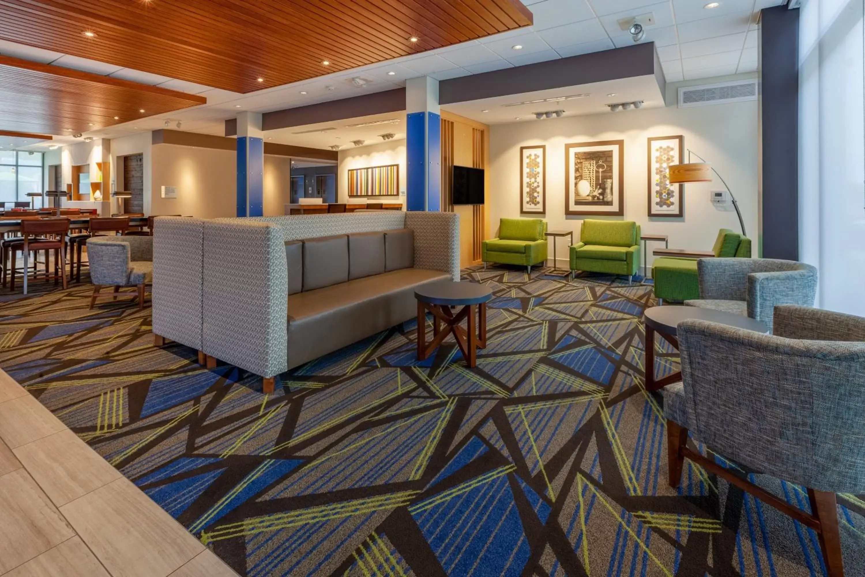 Property building, Lobby/Reception in Holiday Inn Express & Suites Brunswick-Harpers Ferry Area, an IHG Hotel