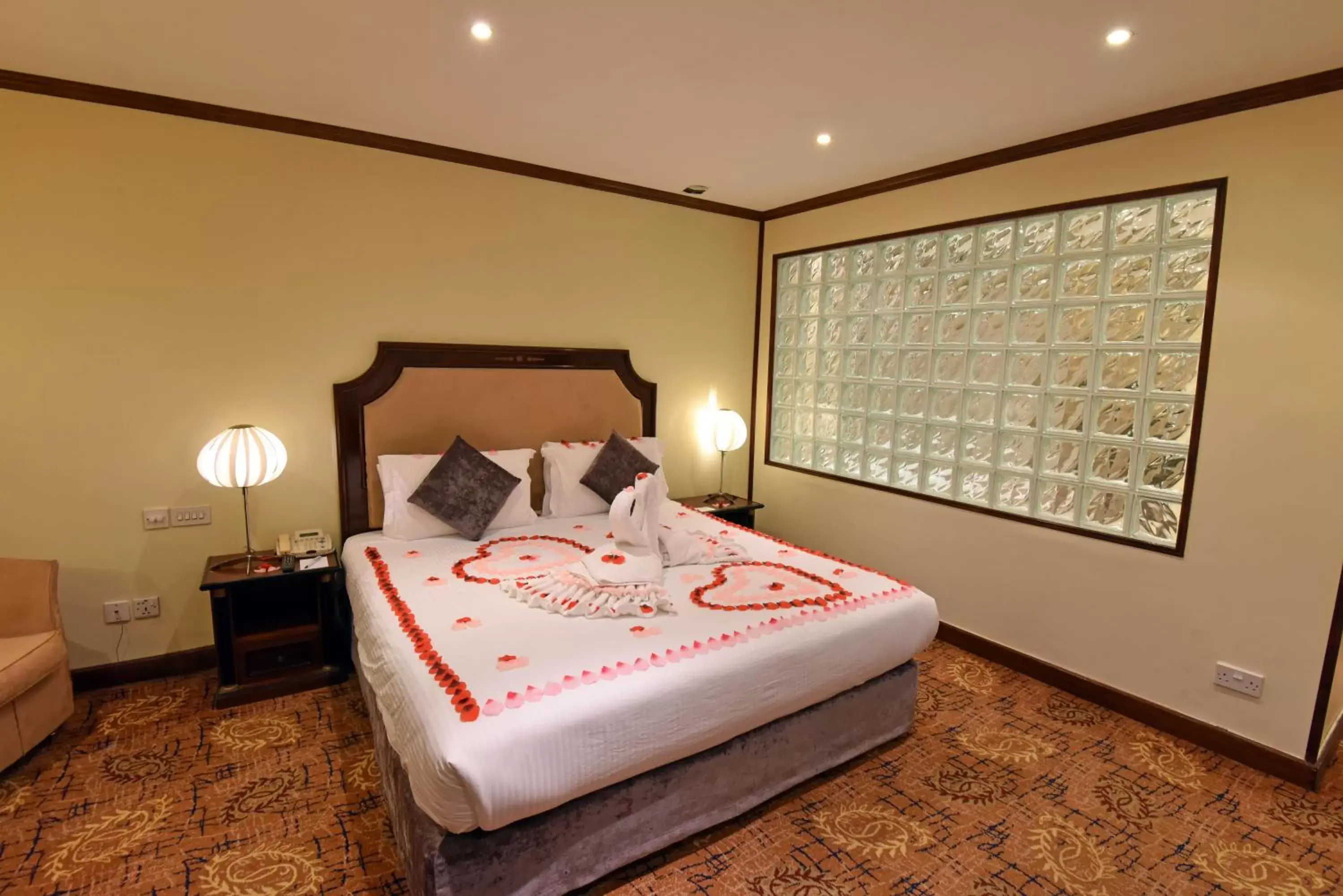 Bedroom, Bed in Inn & Go Kuwait Plaza