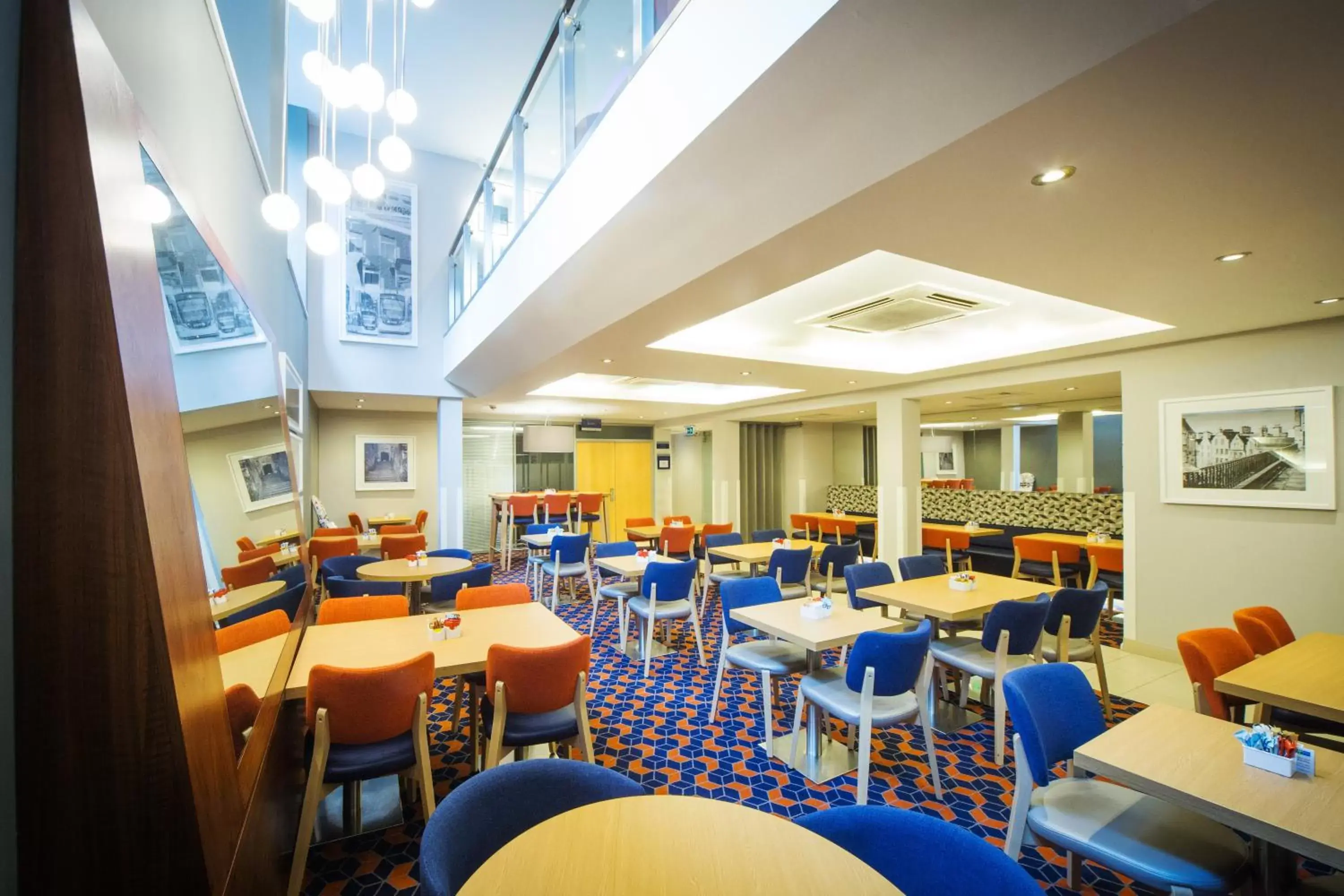 Breakfast, Restaurant/Places to Eat in Holiday Inn Express Edinburgh – Royal Mile, an IHG Hotel
