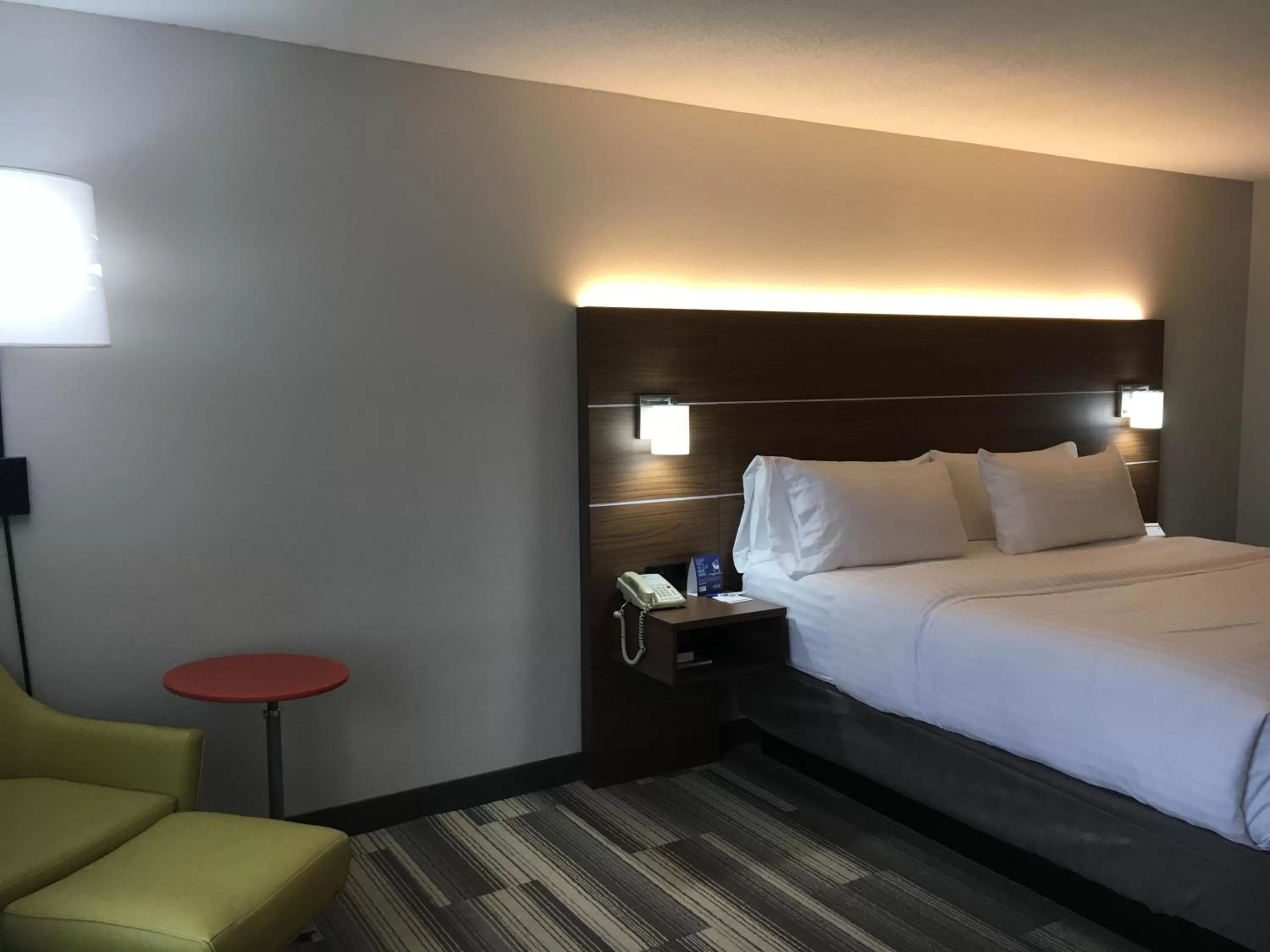 Photo of the whole room, Bed in Holiday Inn Express and Suites Thomasville by IHG