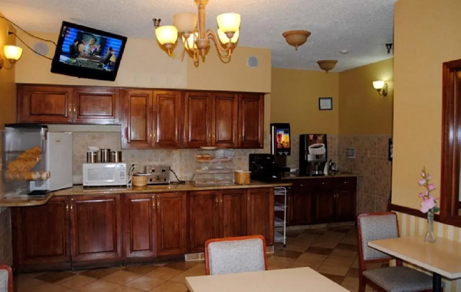 Food and drinks, Kitchen/Kitchenette in Geneva Motel Inn