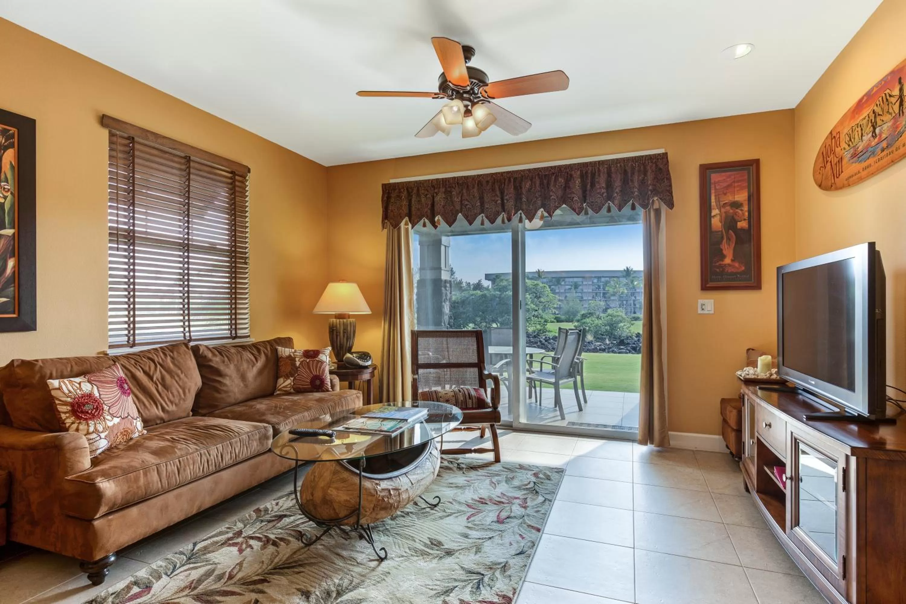 Living room in Castle Hali'i Kai at Waikoloa