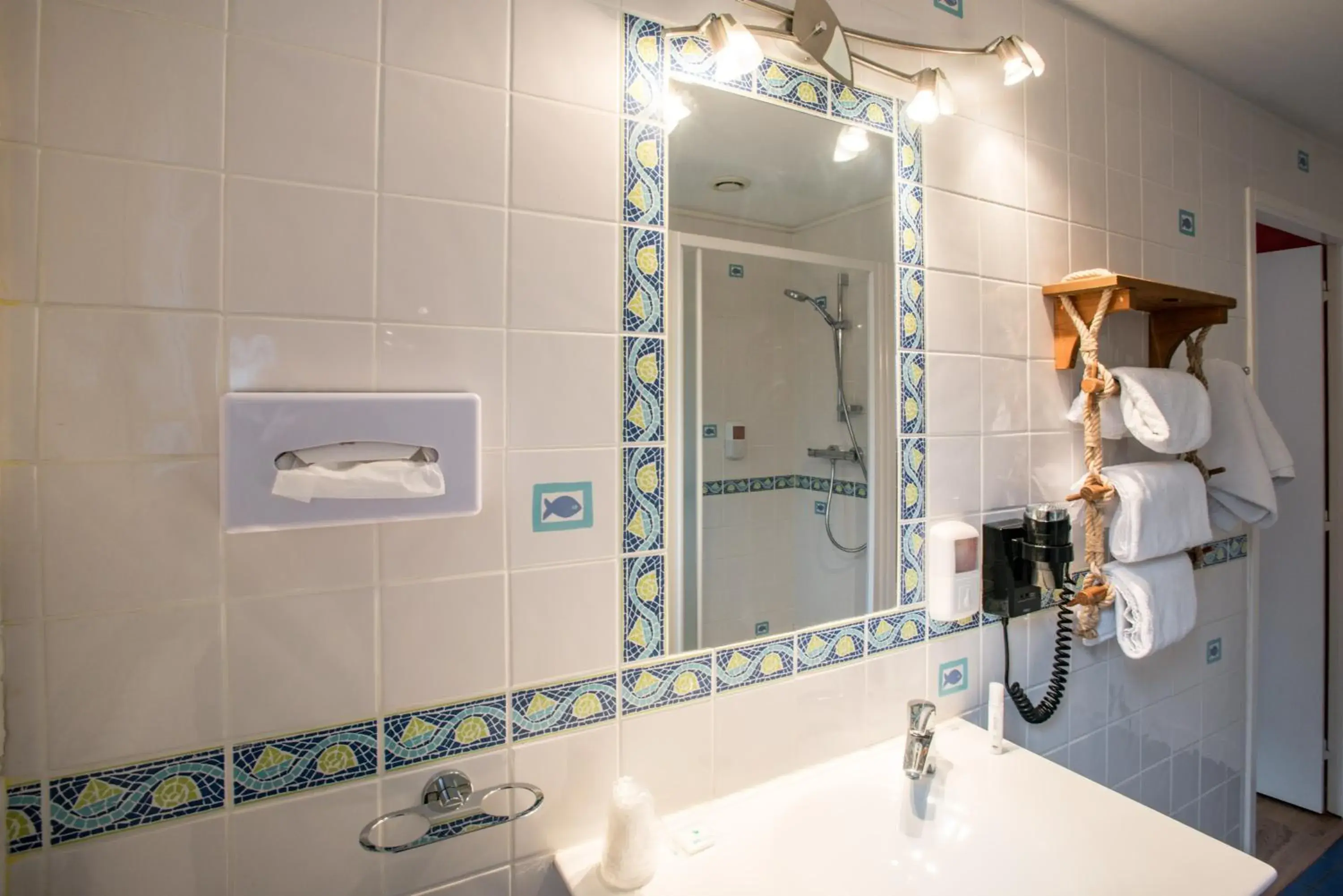 Bathroom in Brit Hotel des Halles