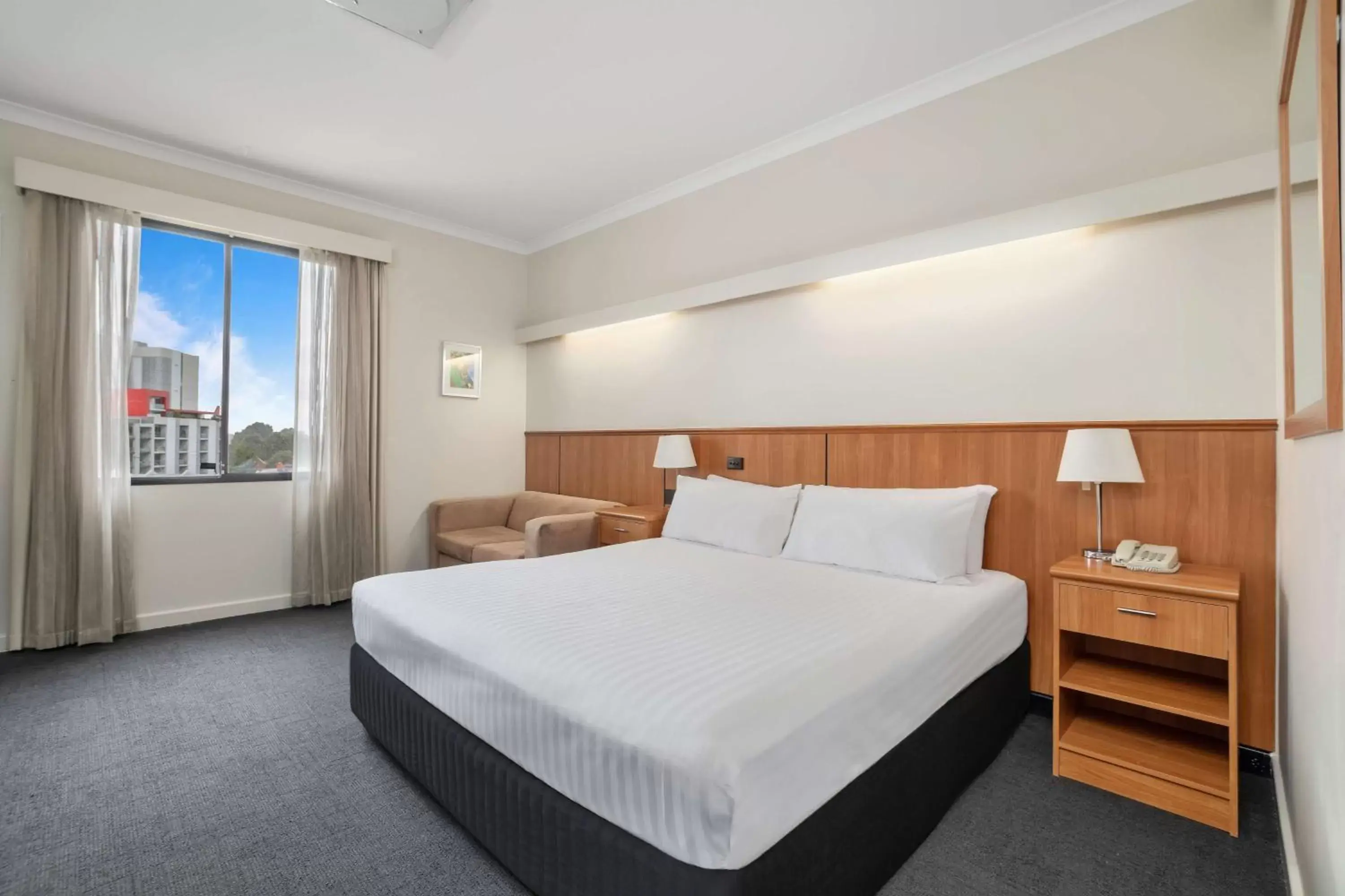 Bedroom, Bed in Metro Hotel Perth City