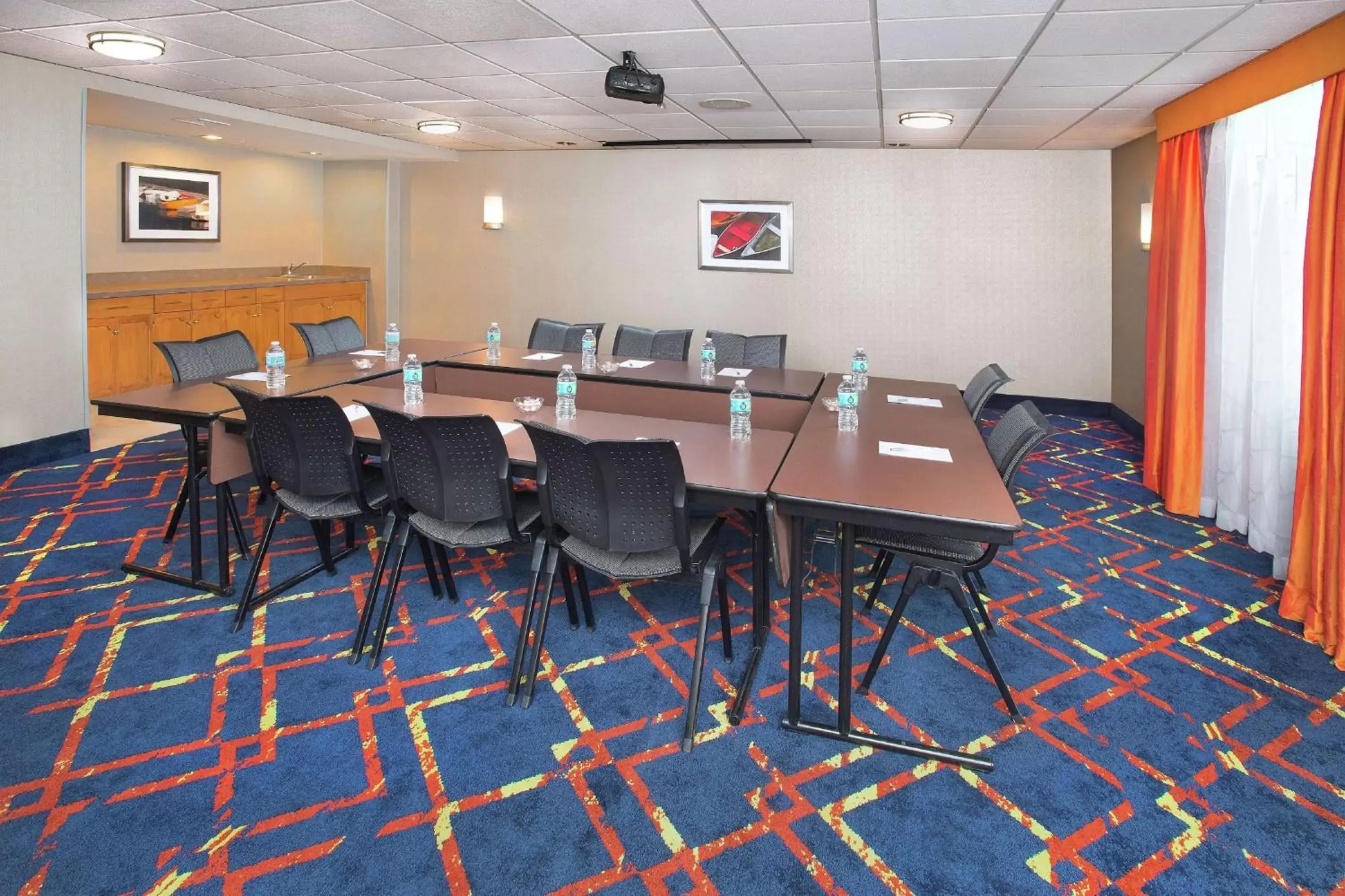 Meeting/conference room in Hampton Inn & Suites Annapolis