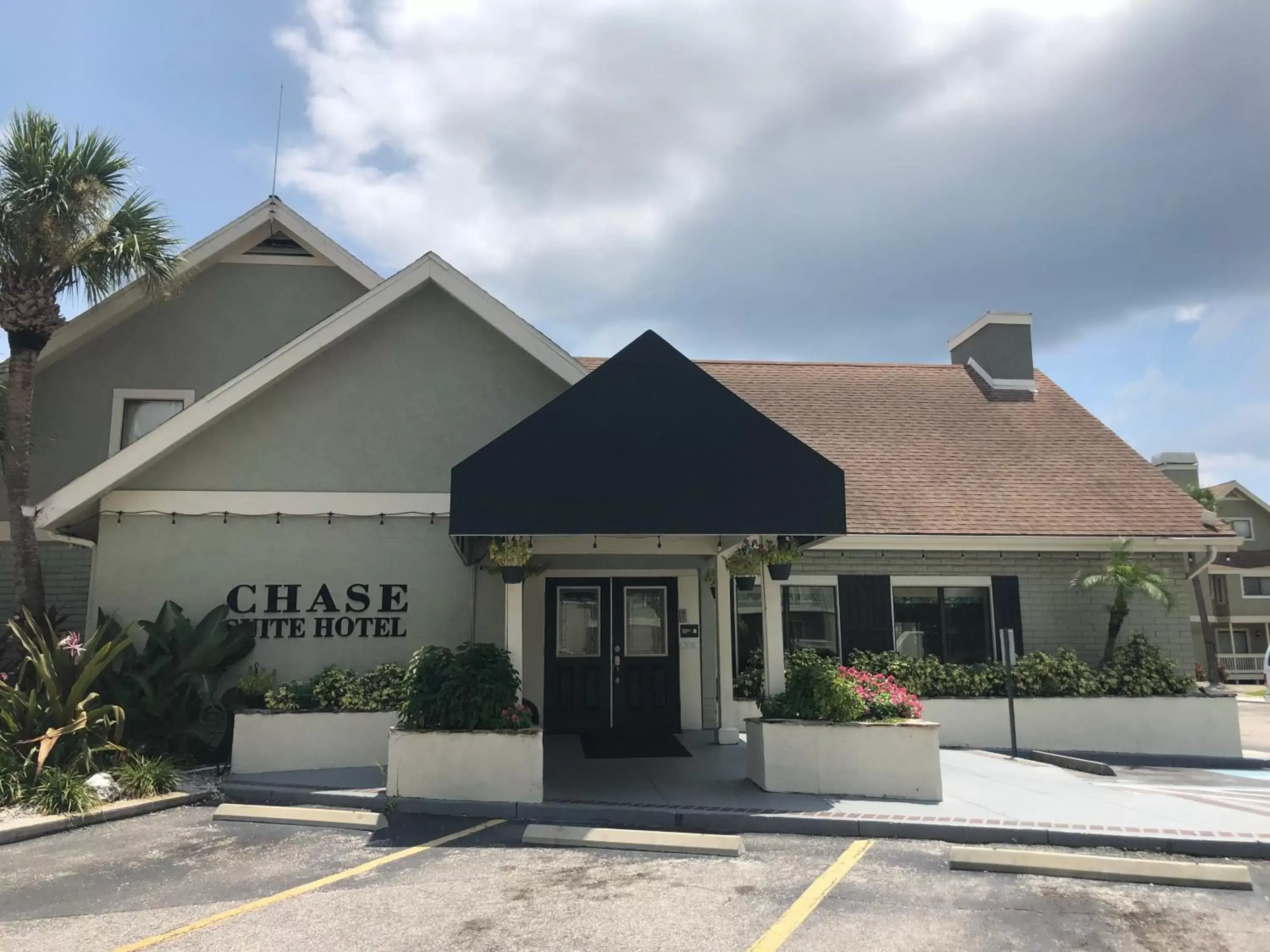 Facade/entrance, Property Building in Chase Suite Hotel Rocky Point Tampa