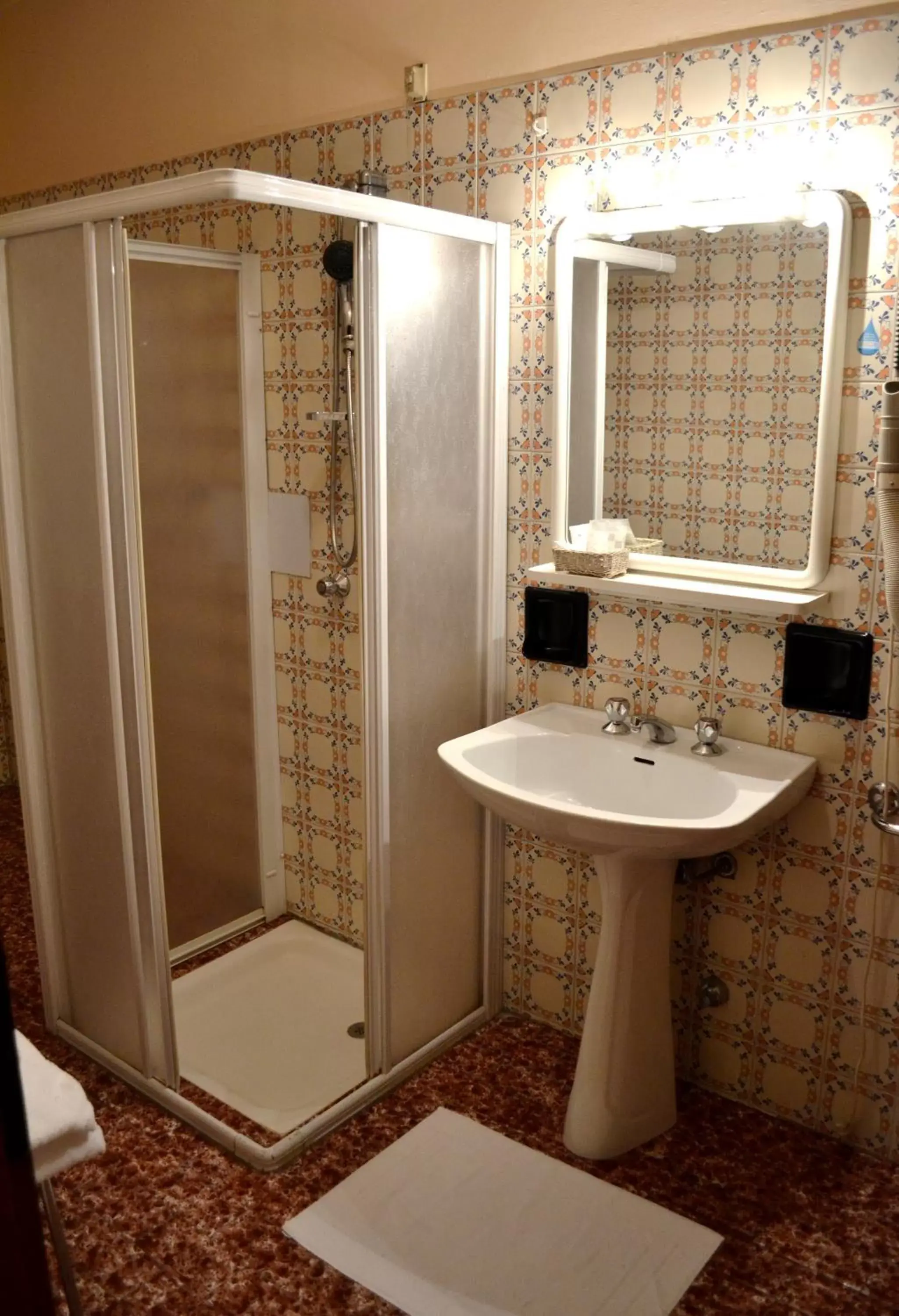 Toilet, Bathroom in Hotel Ezzelino