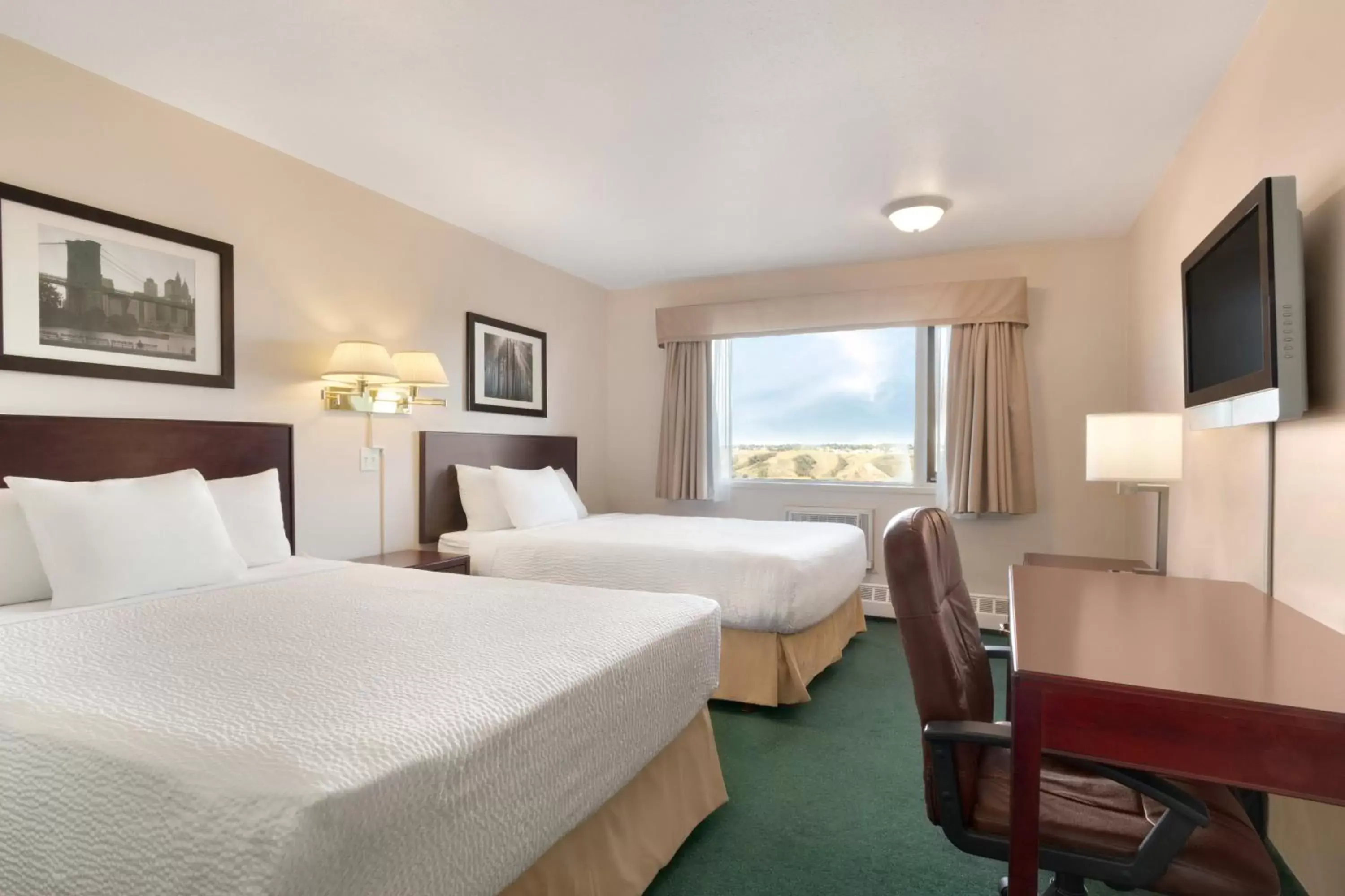 Photo of the whole room, Room Photo in Days Inn by Wyndham Lethbridge