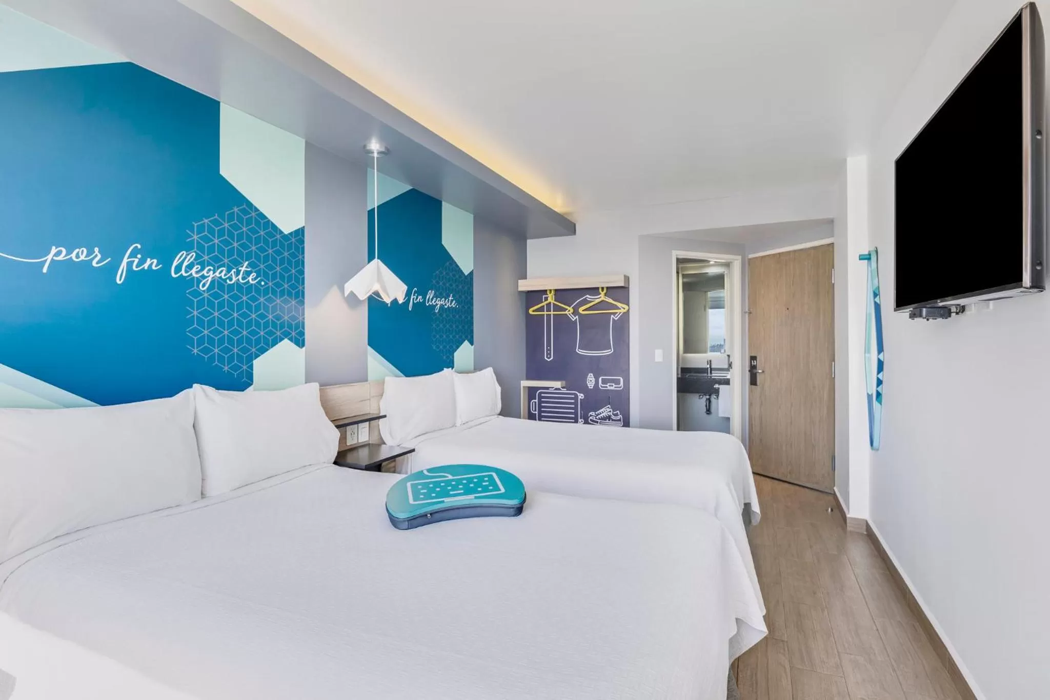 Photo of the whole room, Bed in One Puebla Angelopolis Periferico