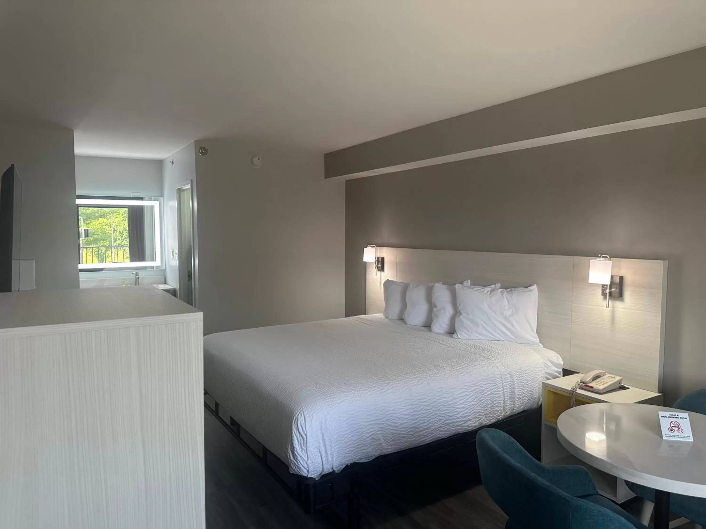 Bed in Days-Inn by Wyndham Baltimore Northwest