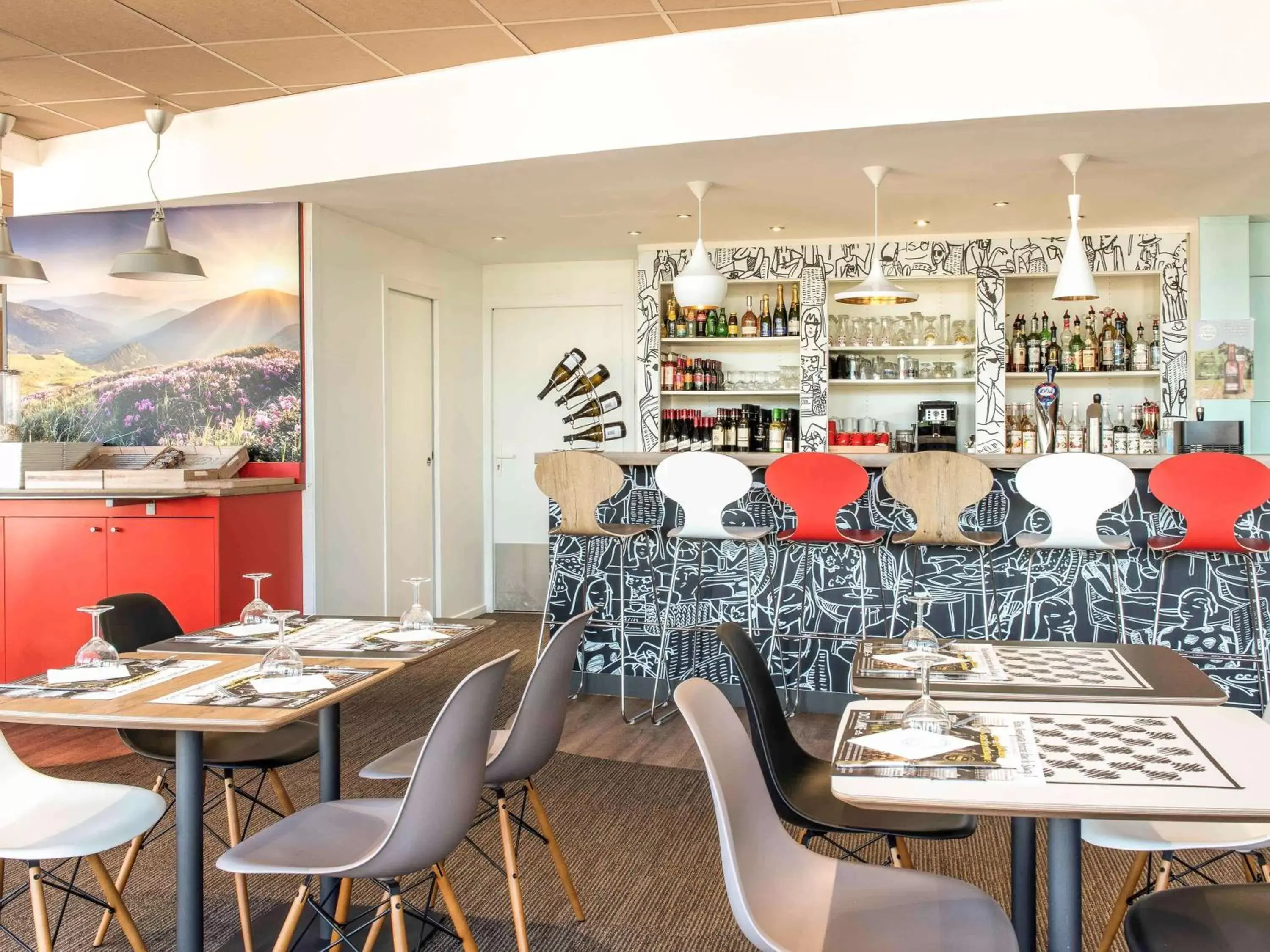 Lounge or bar, Restaurant/Places to Eat in ibis Issoire