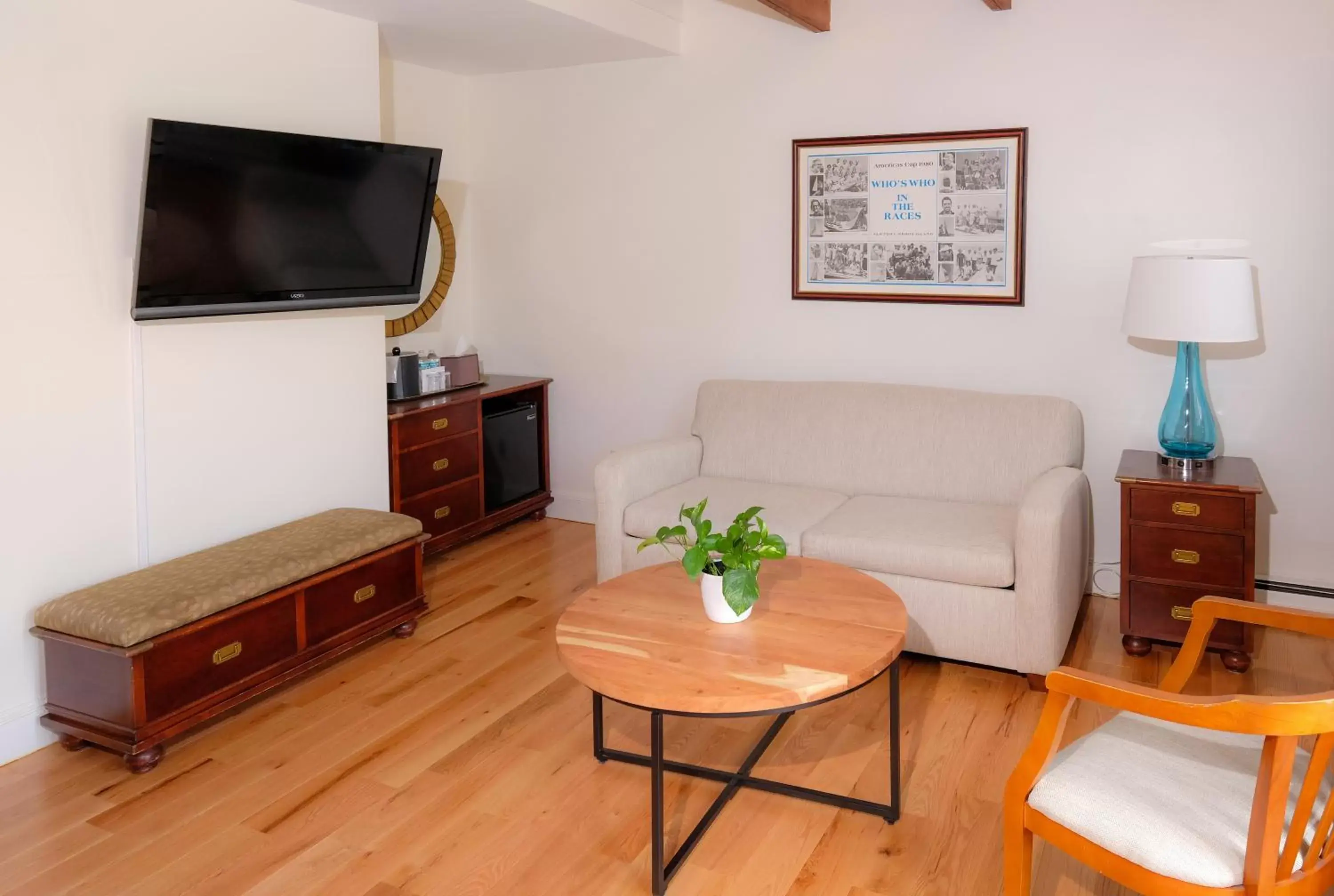 Seating Area in Harborside Inn