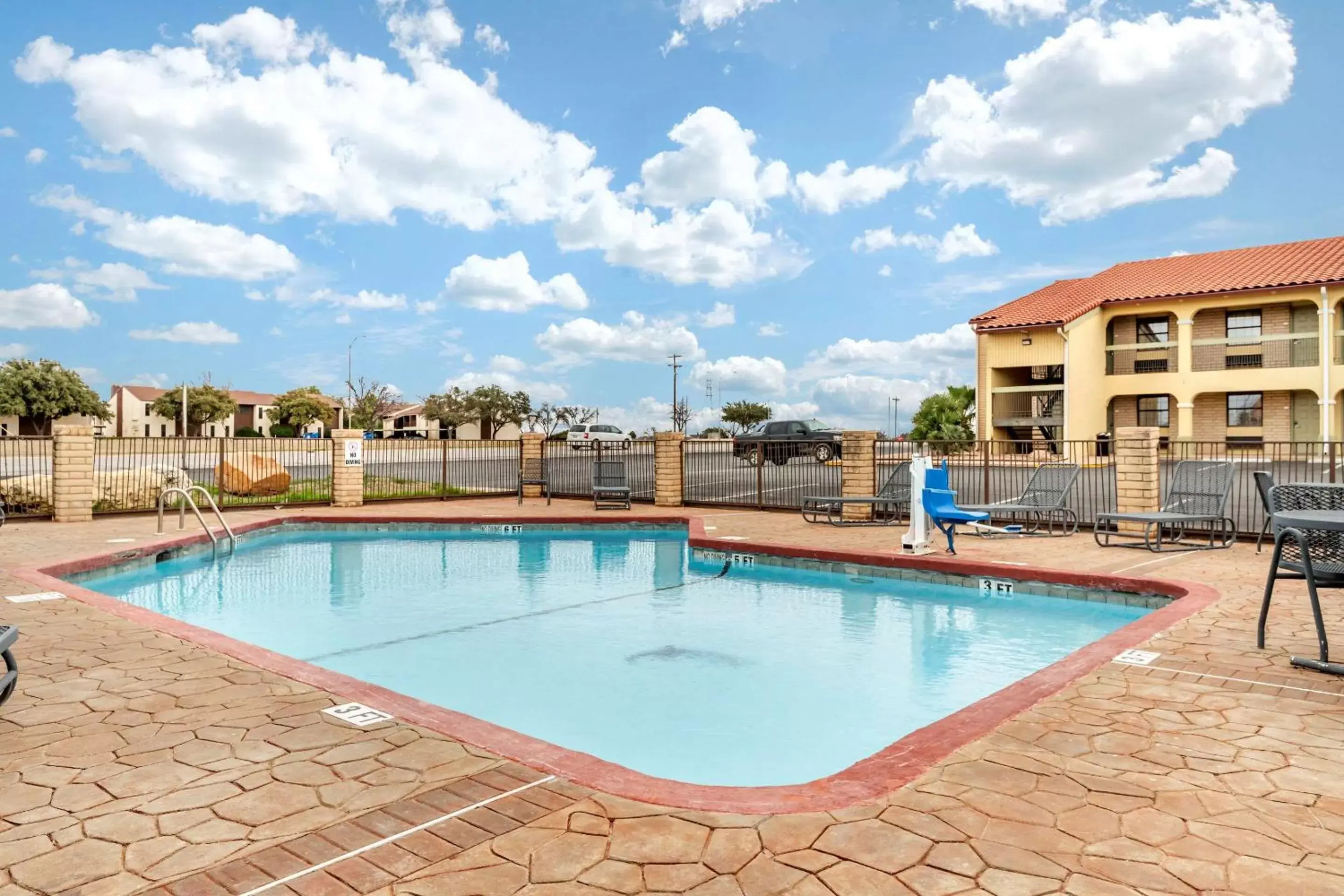 On site, Swimming Pool in Quality Inn San Angelo