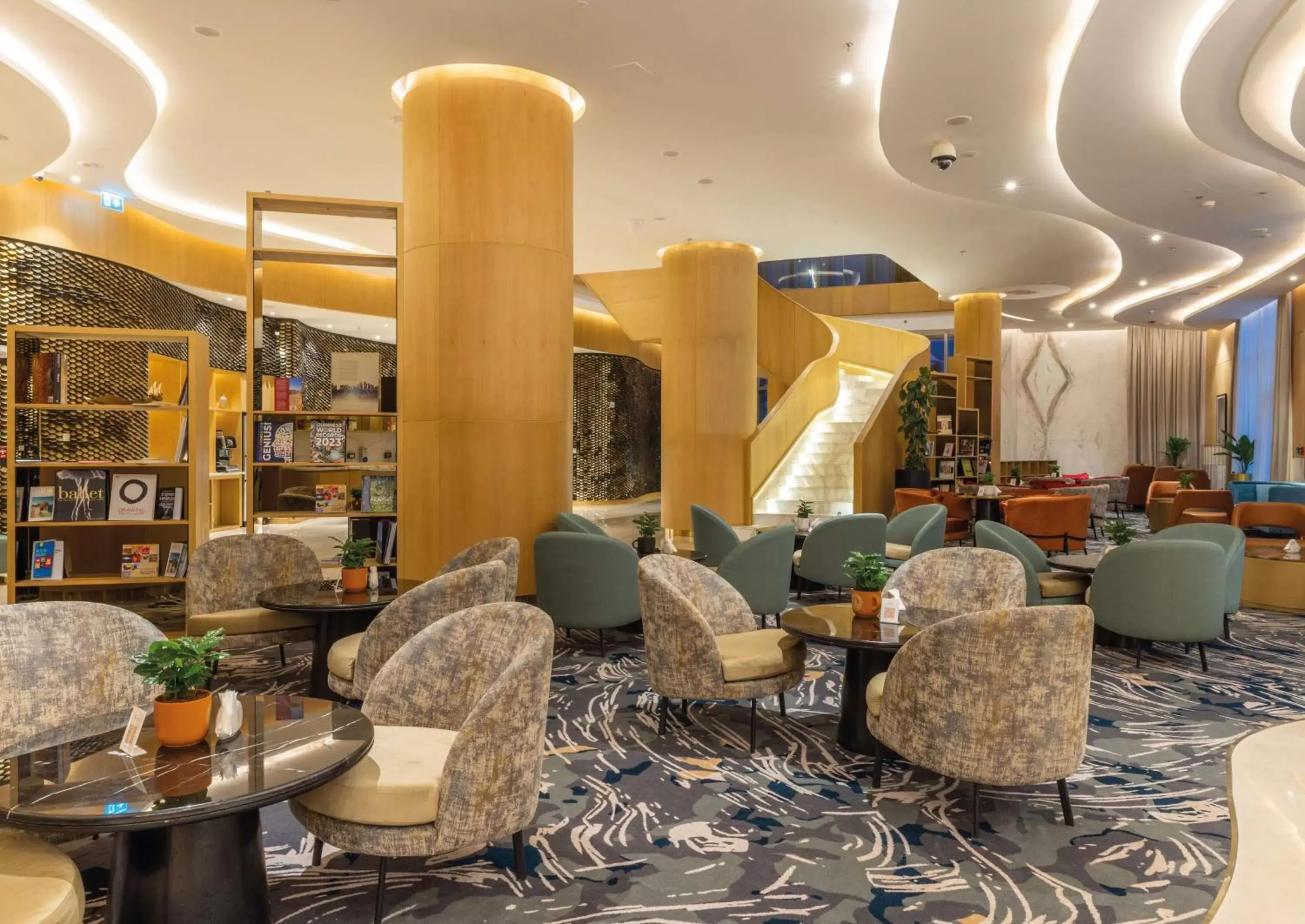 Lobby or reception, Lounge/Bar in Embassy Suites By Hilton Doha Old Town