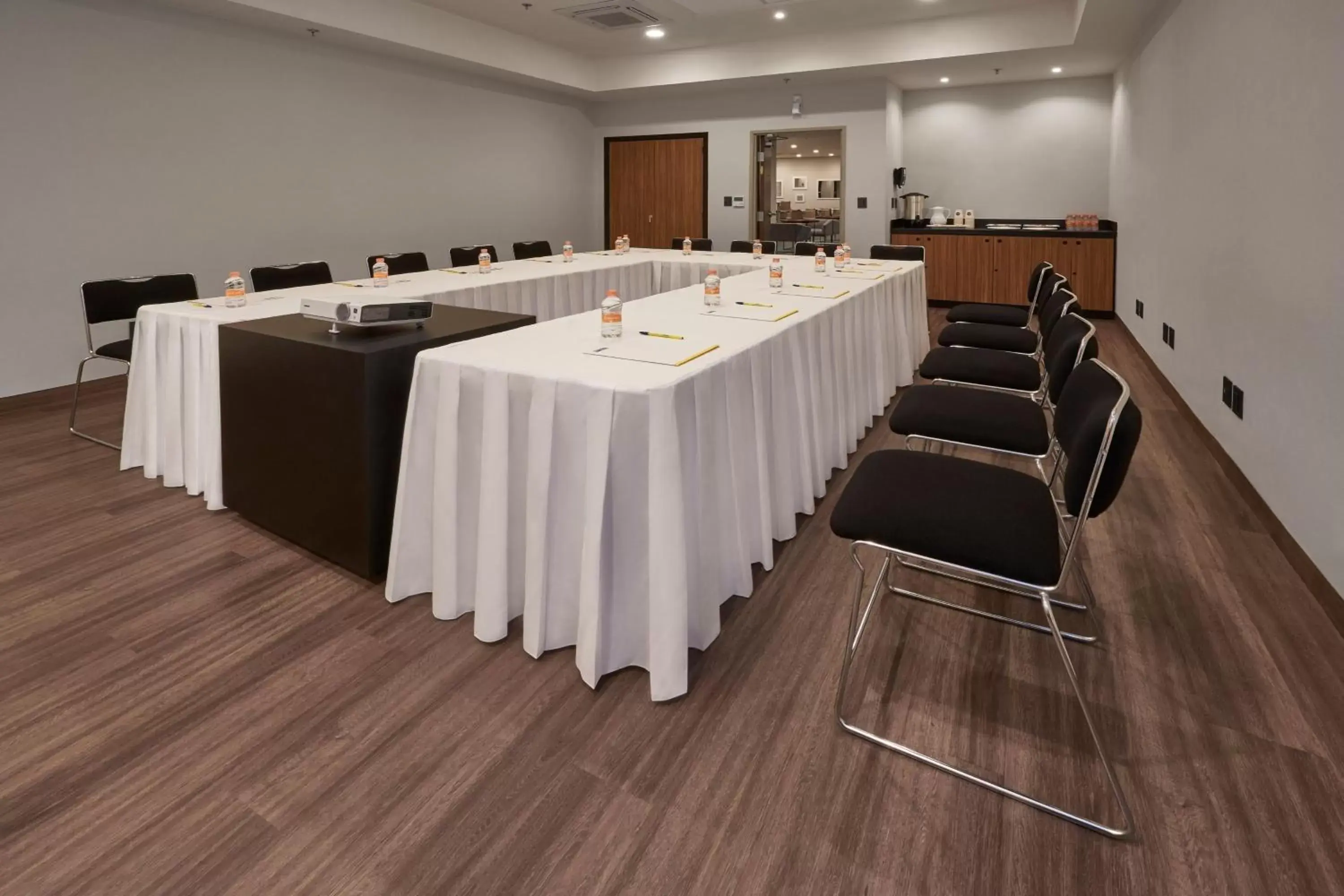 Meeting/conference room in City Express by Marriott La Raza