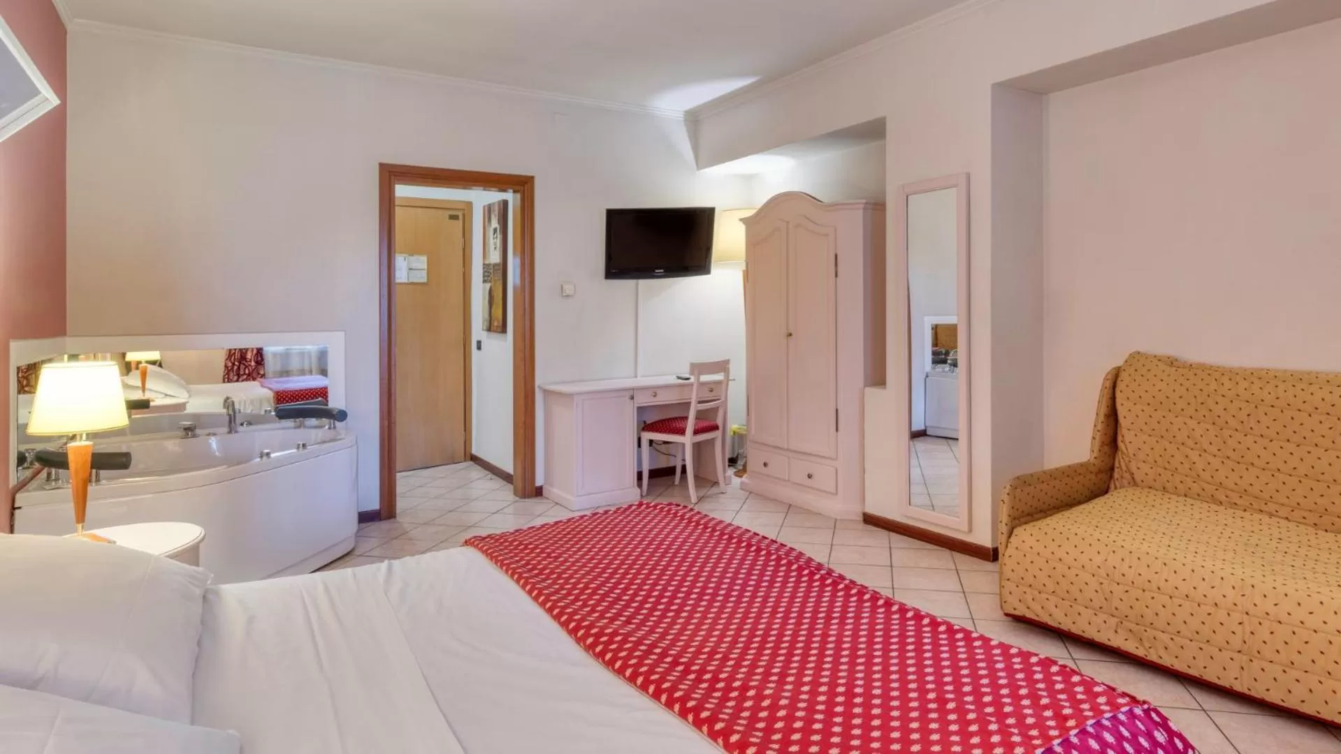 Photo of the whole room, Bed in Primotel Brescia