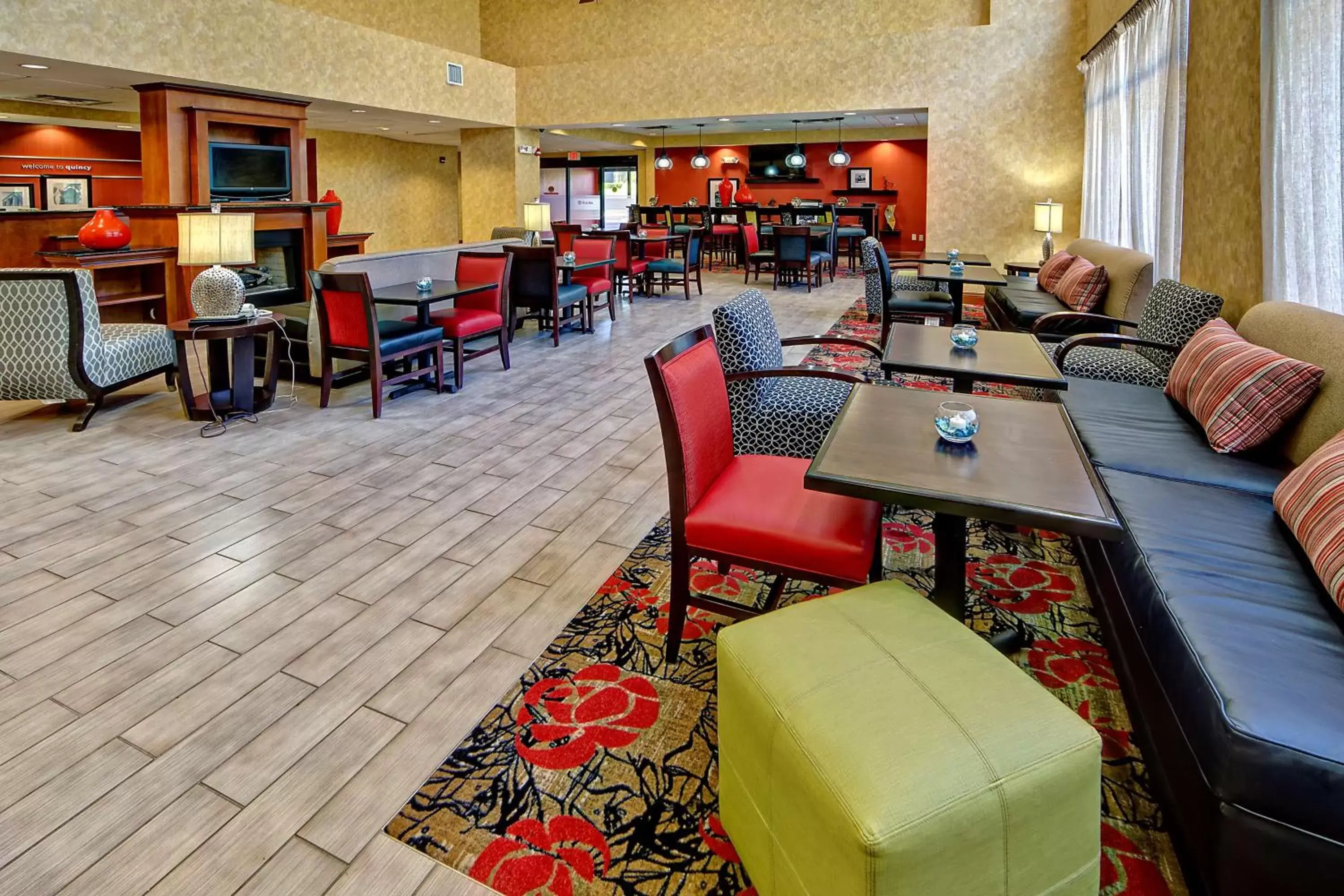 Lobby or reception, Restaurant/Places to Eat in Hampton Inn By Hilton Quincy, Fl