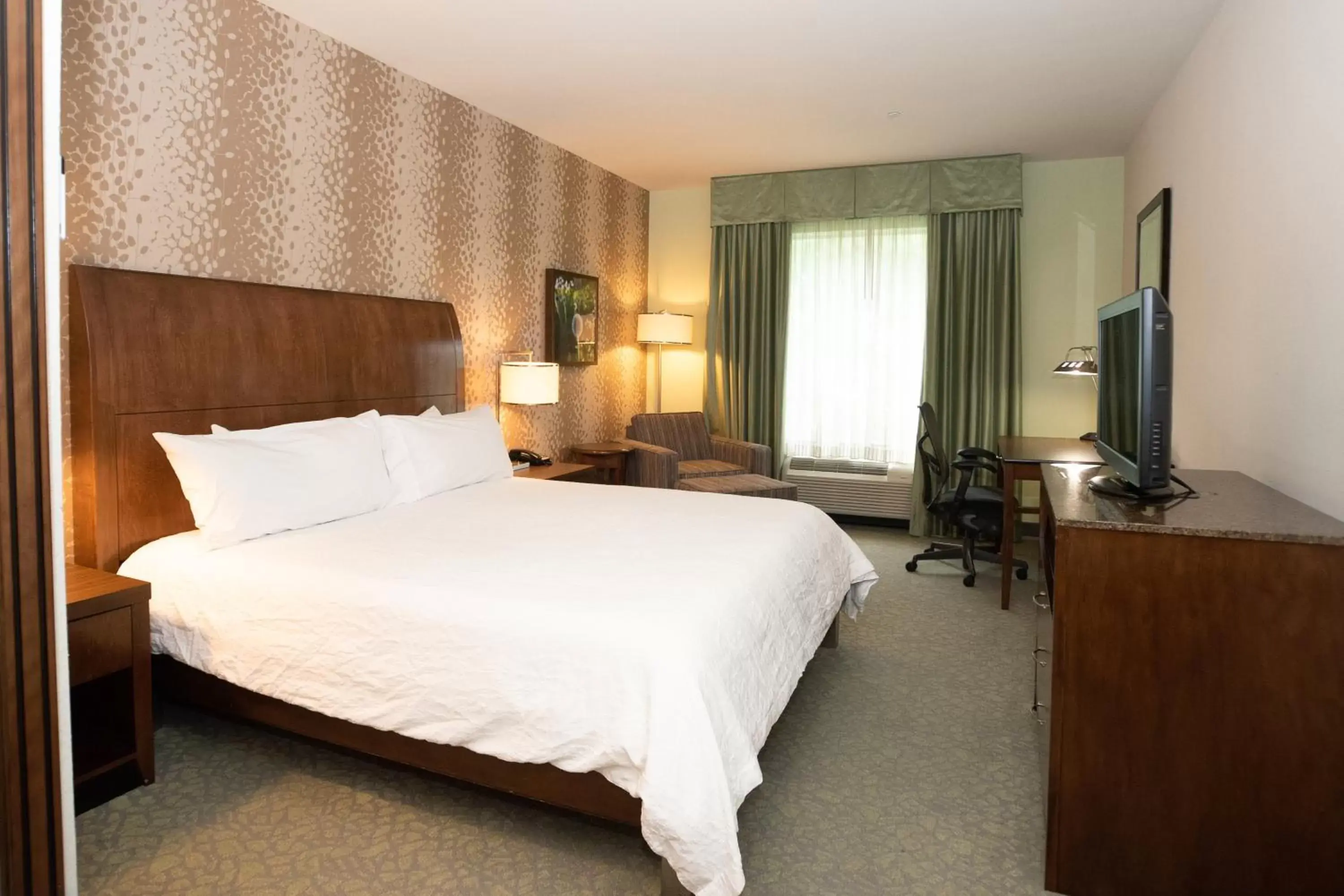 Bed in Hilton Garden Inn Covington/Mandeville