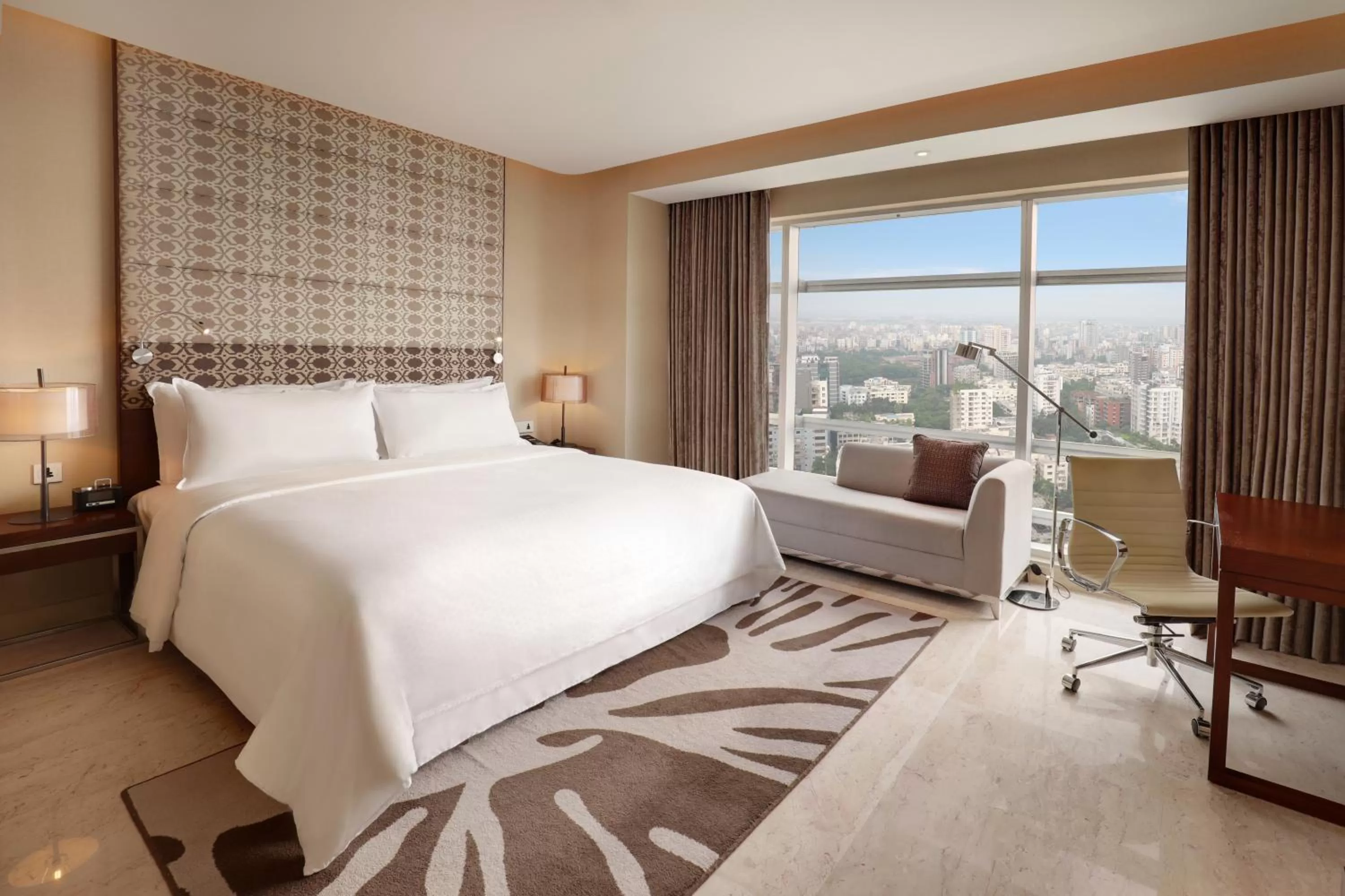 Bed in Crowne Plaza Dhaka Gulshan by IHG