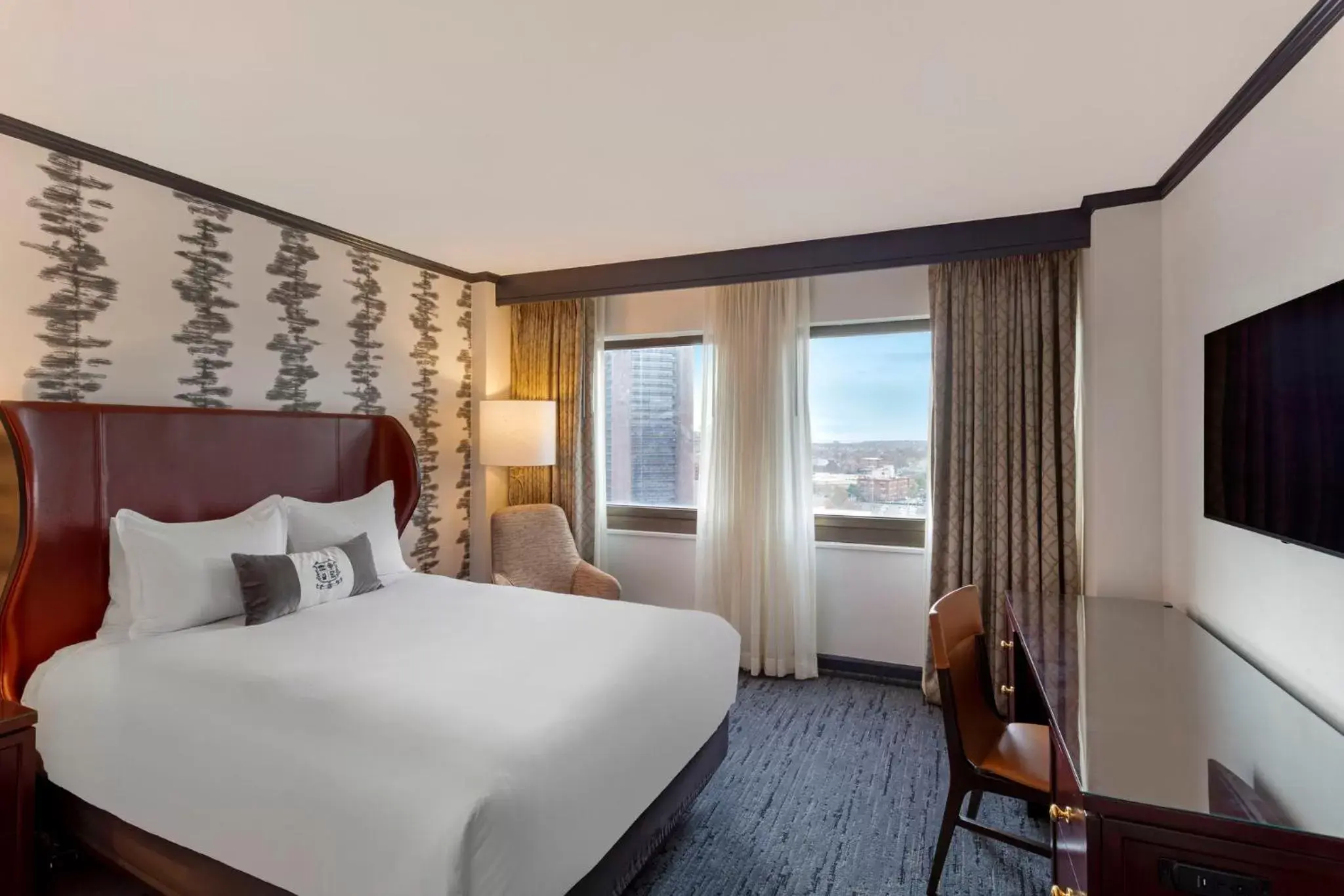 Photo of the whole room, Bed in Omni New Haven Hotel at Yale