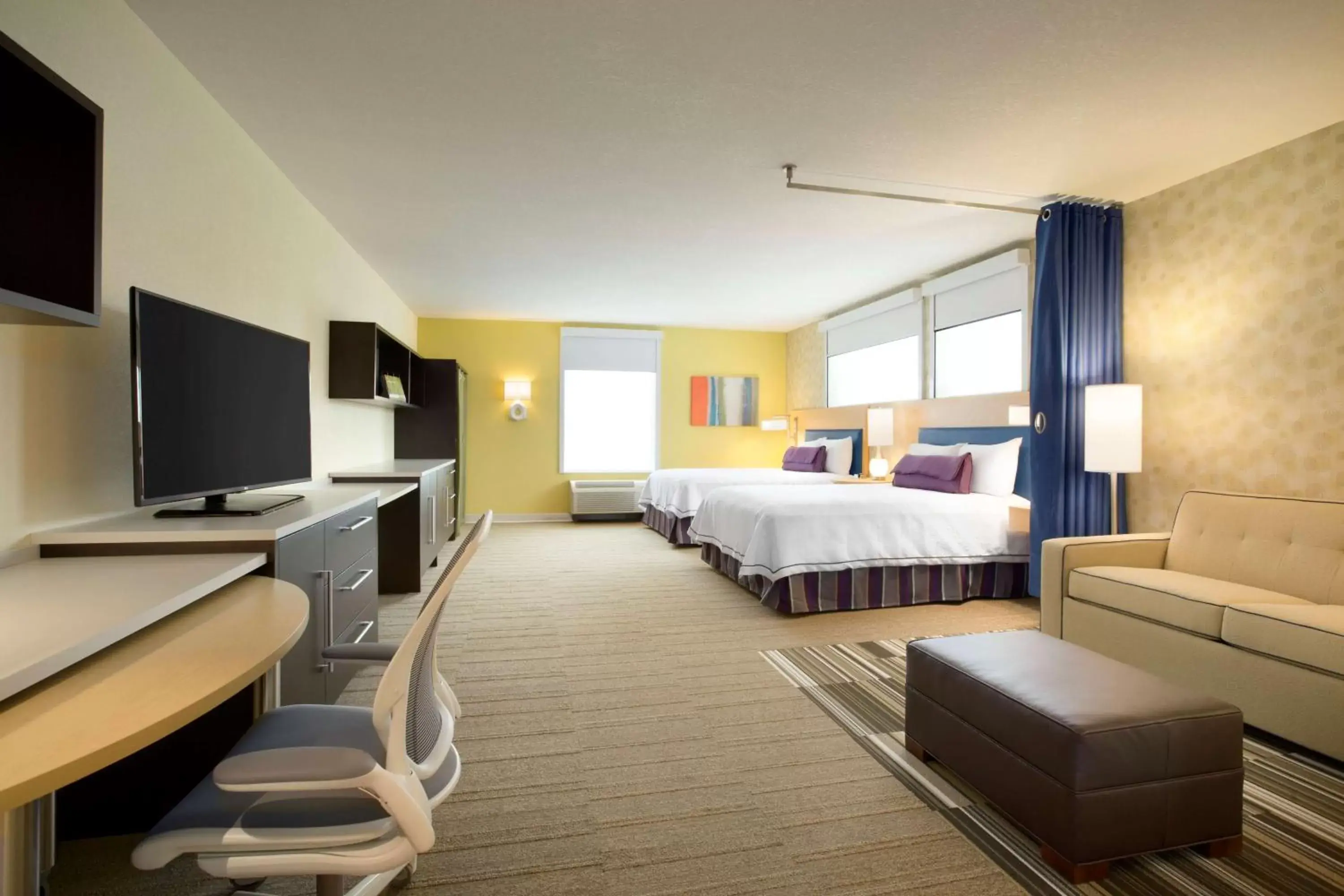 Bed, TV/Entertainment Center in Home2 Suites by Hilton Houston Energy Corridor