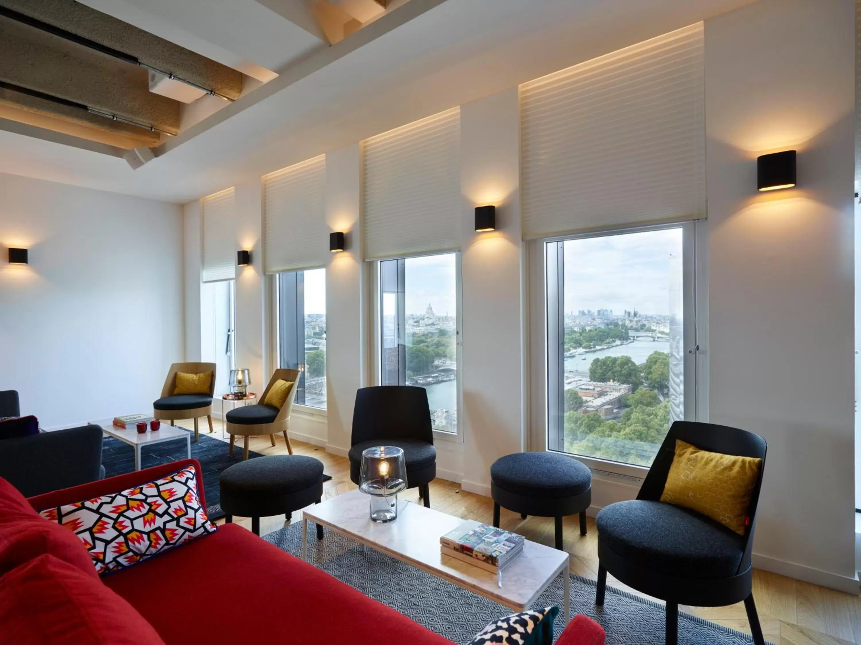 Lounge or bar in citizenM Paris Gare de Lyon Lounge or bar in citizenM Paris Gare de Lyon