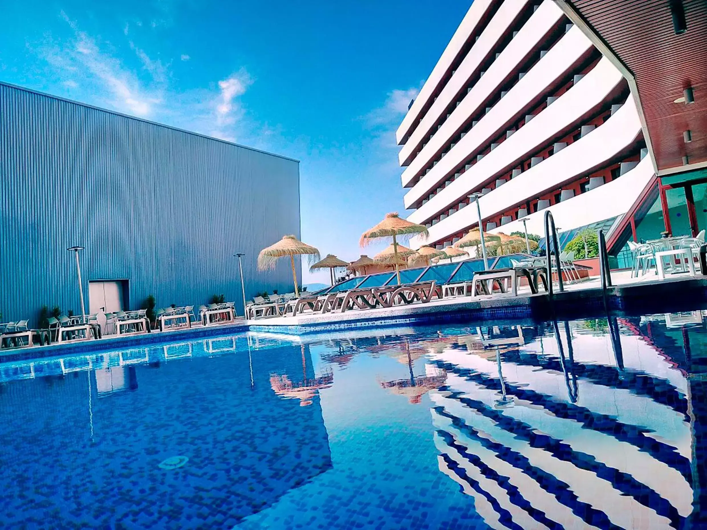 Swimming pool in Ohtels Campo De Gibraltar