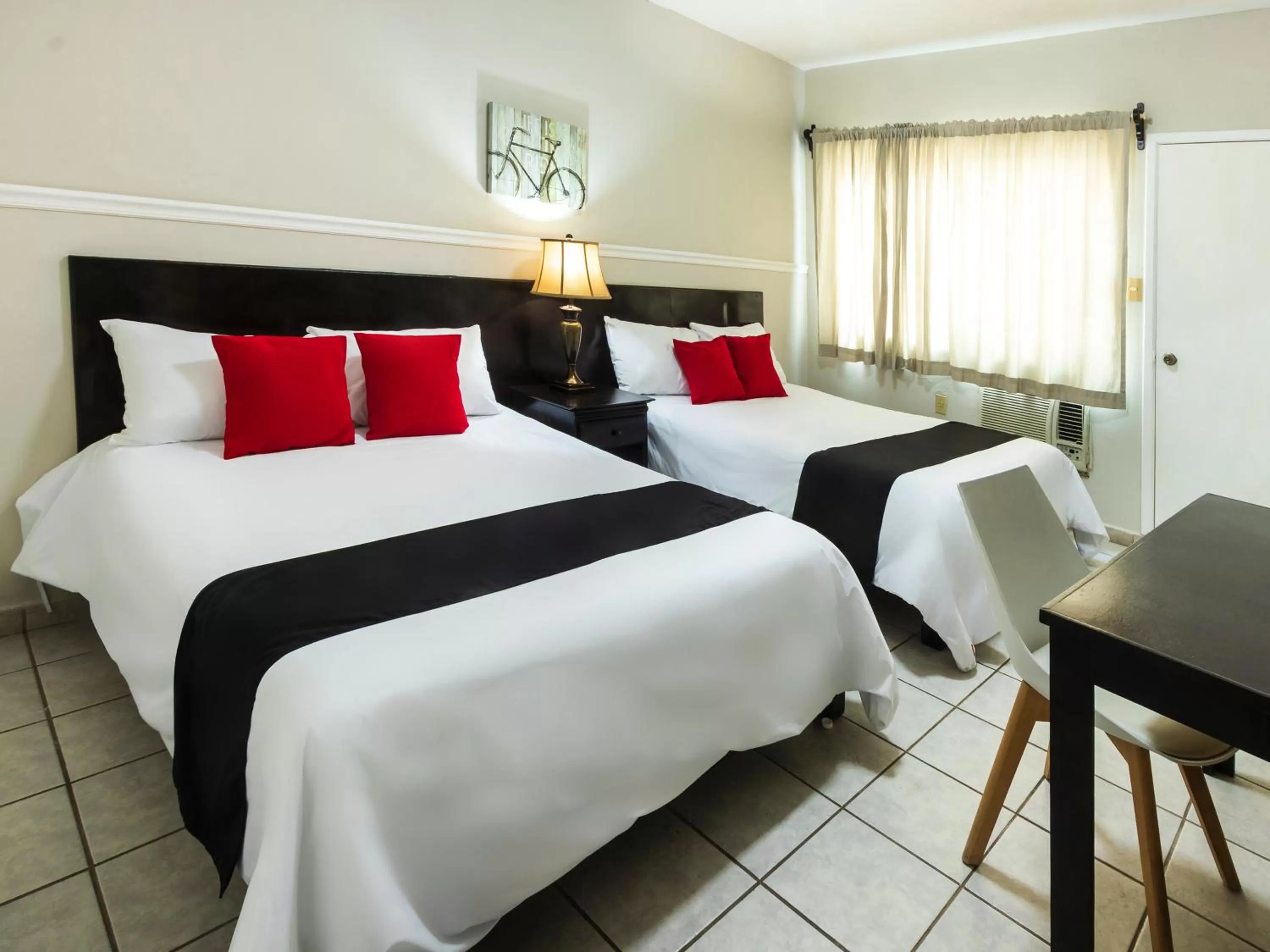 Photo of the whole room, Bed in Boca Inn Hotel & Suites