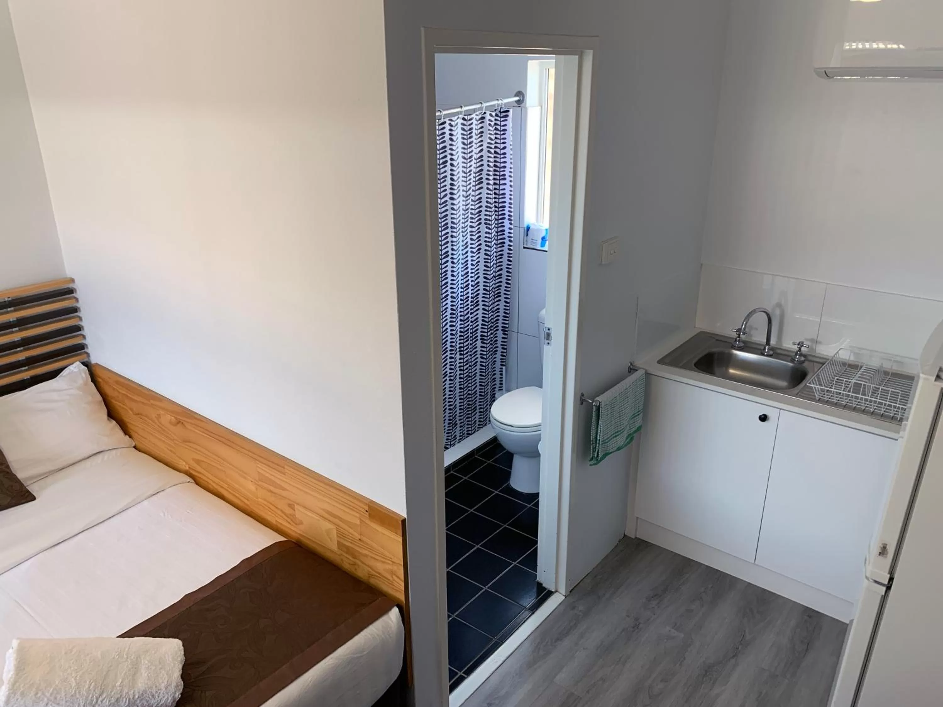 Bathroom in Baths Motel Moree