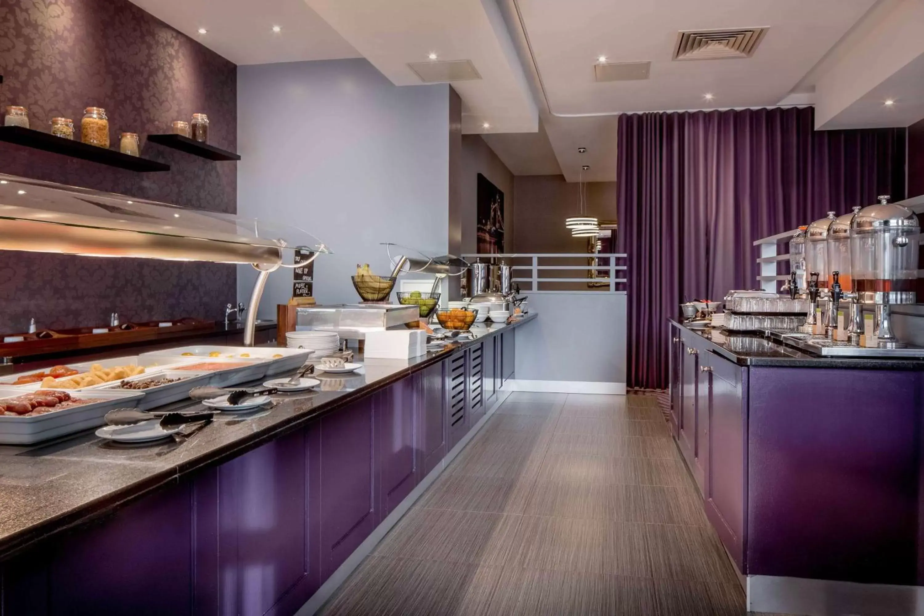 Breakfast, Restaurant/Places to Eat in DoubleTree by Hilton London Chelsea