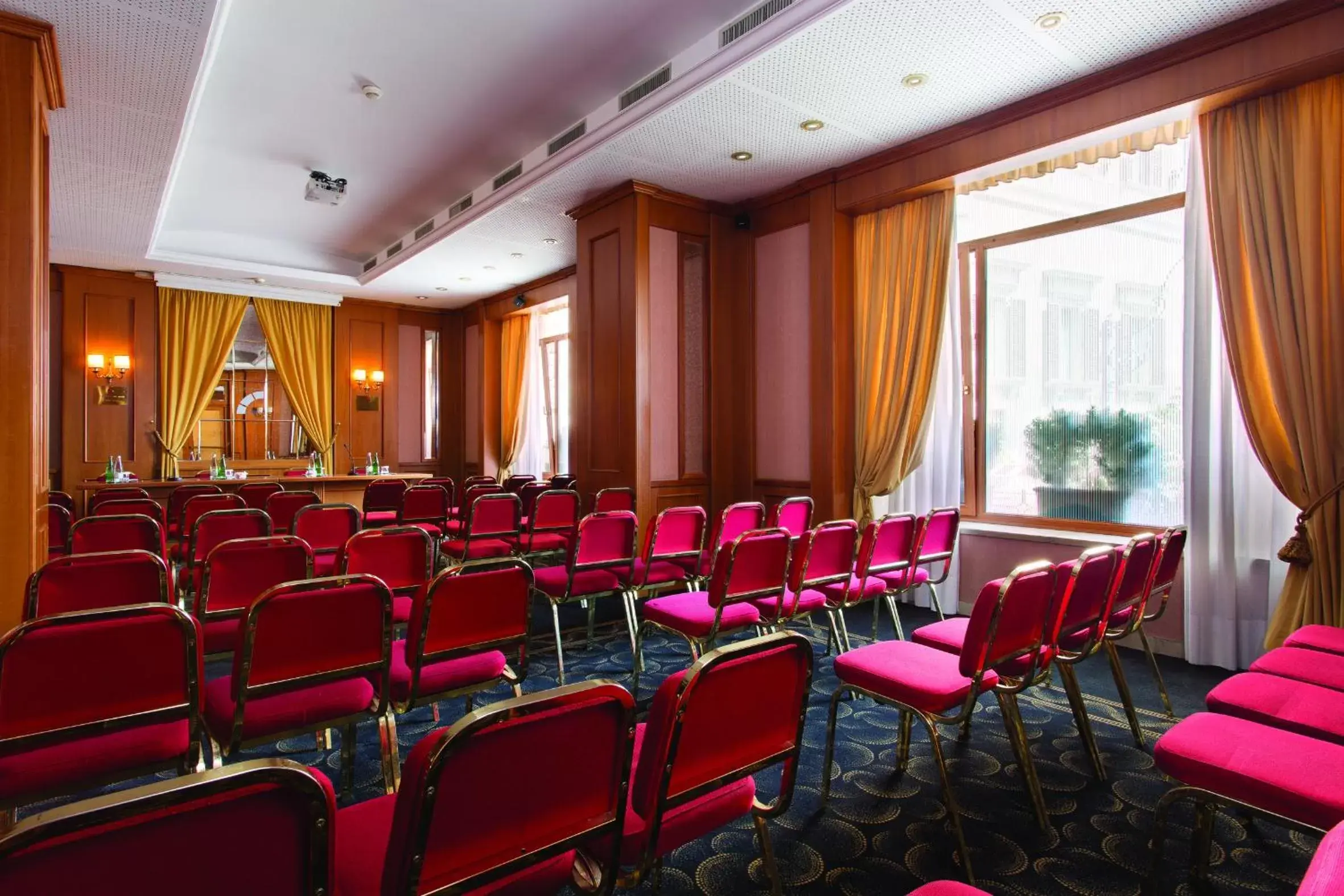 Business facilities in Hotel Nazionale