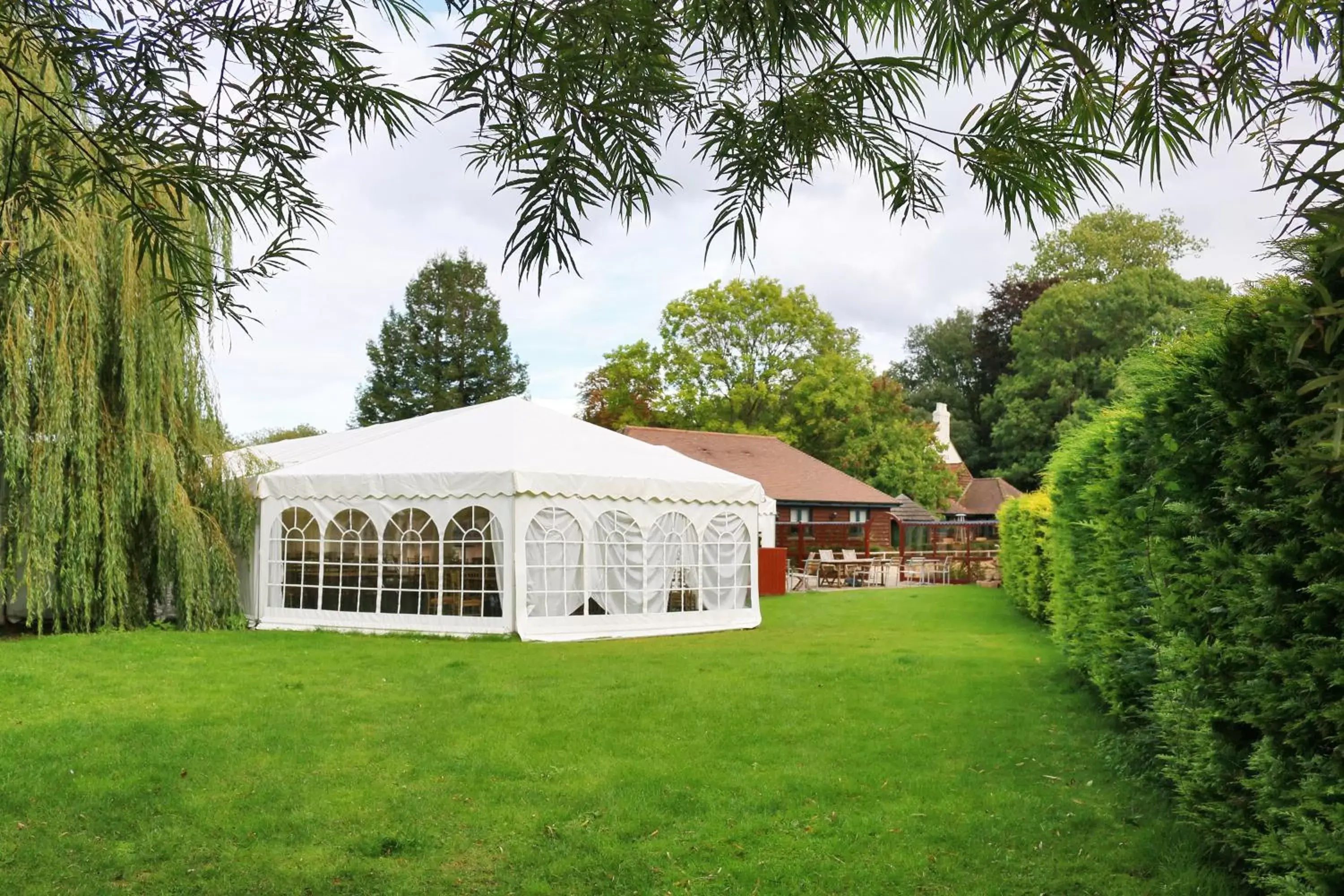 Garden in Cromwell Arms Country Pub with Rooms