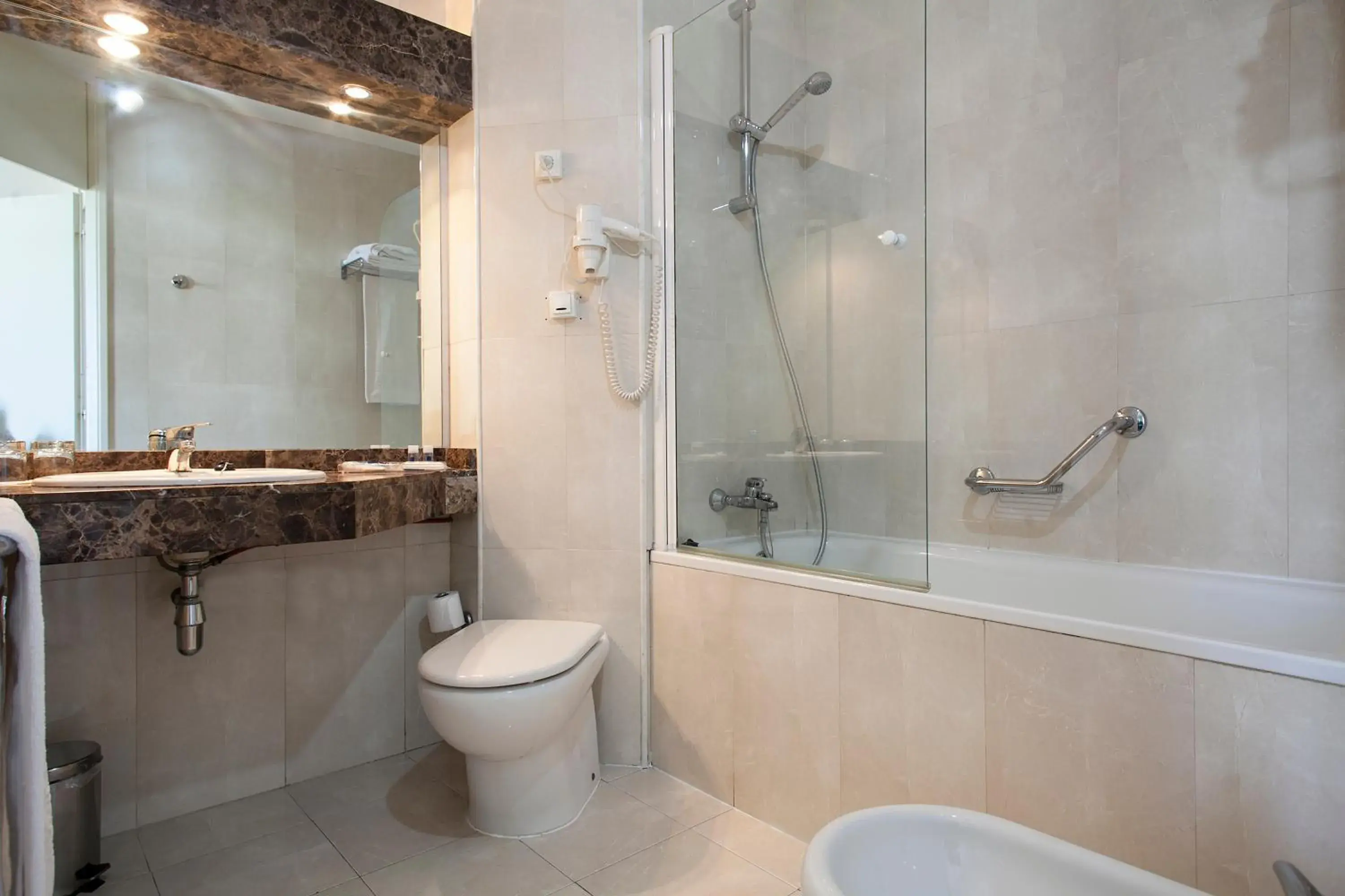 Shower, Bathroom in Crisol Quality Reus