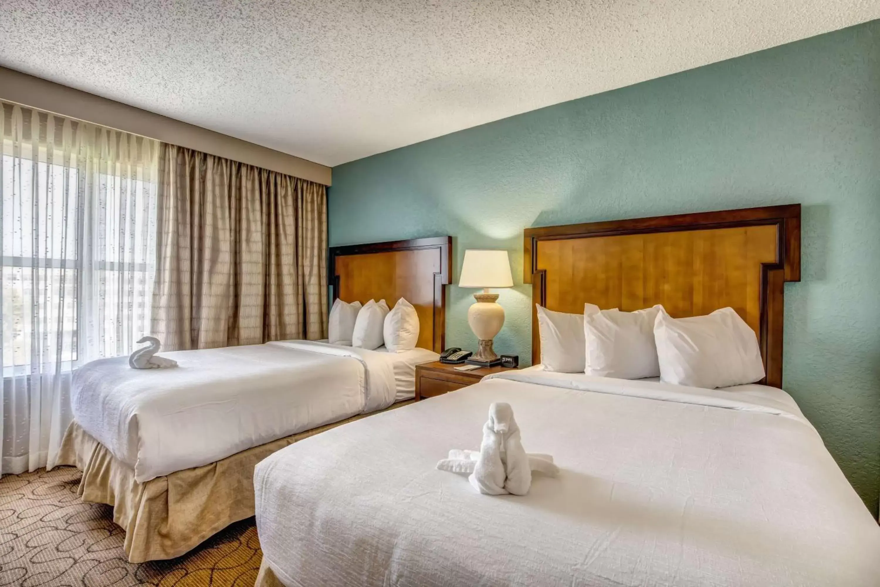 Business facilities, Bed in Embassy Suites Memphis