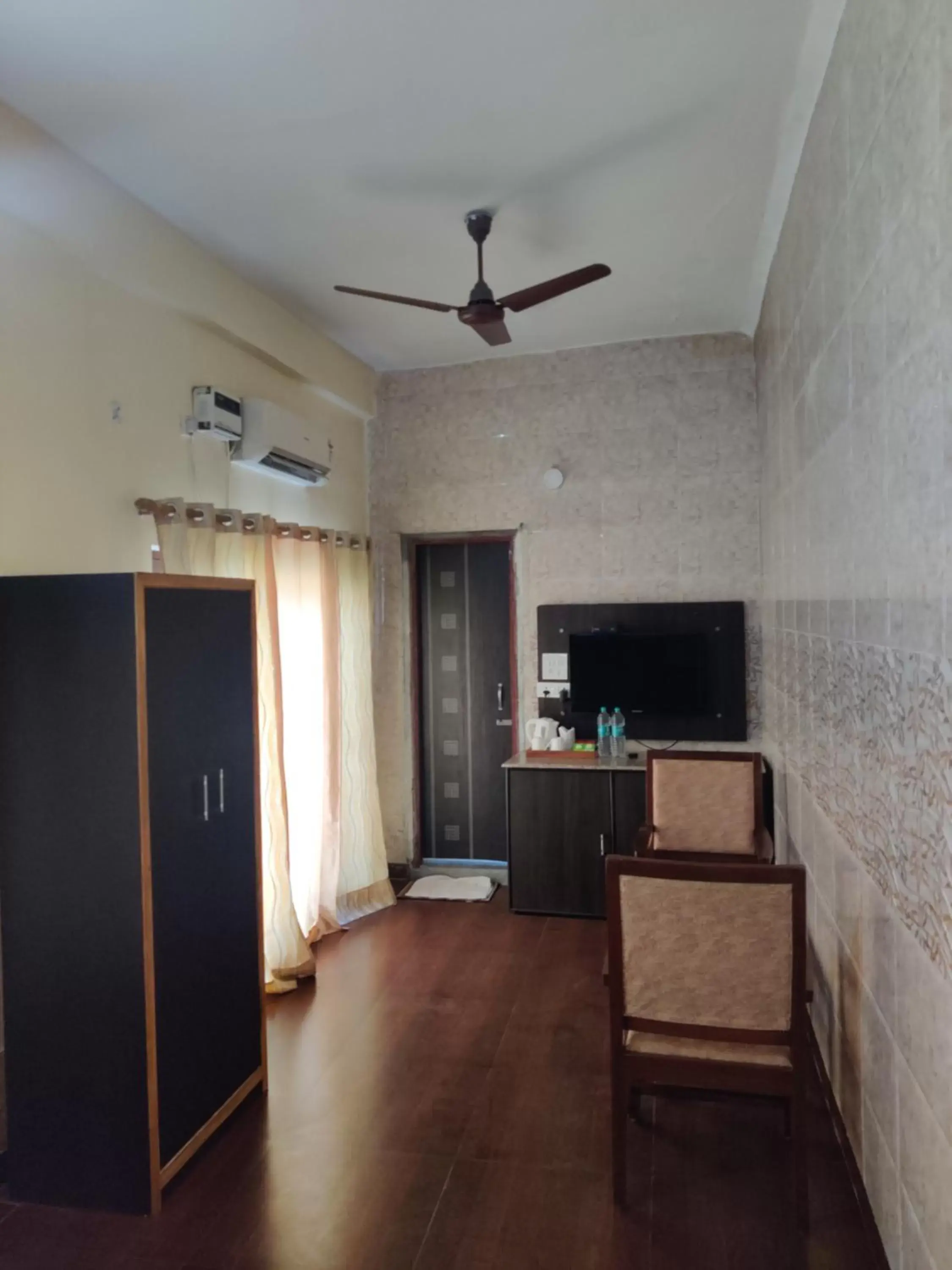 Deluxe Double Room in Kunwar Residency Deluxe Double Room in Kunwar Residency