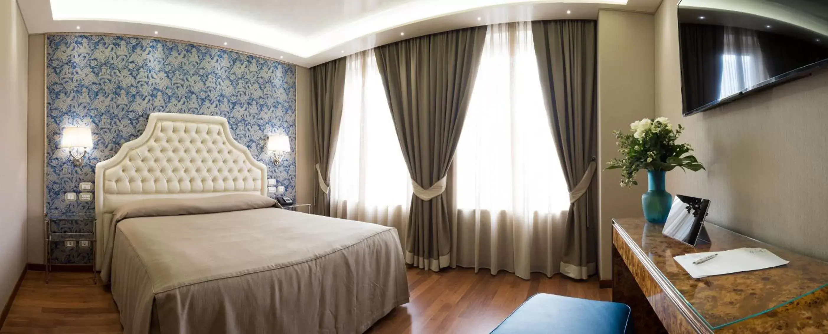 Deluxe Double or Twin Room with City View in Hotel Santa Chiara