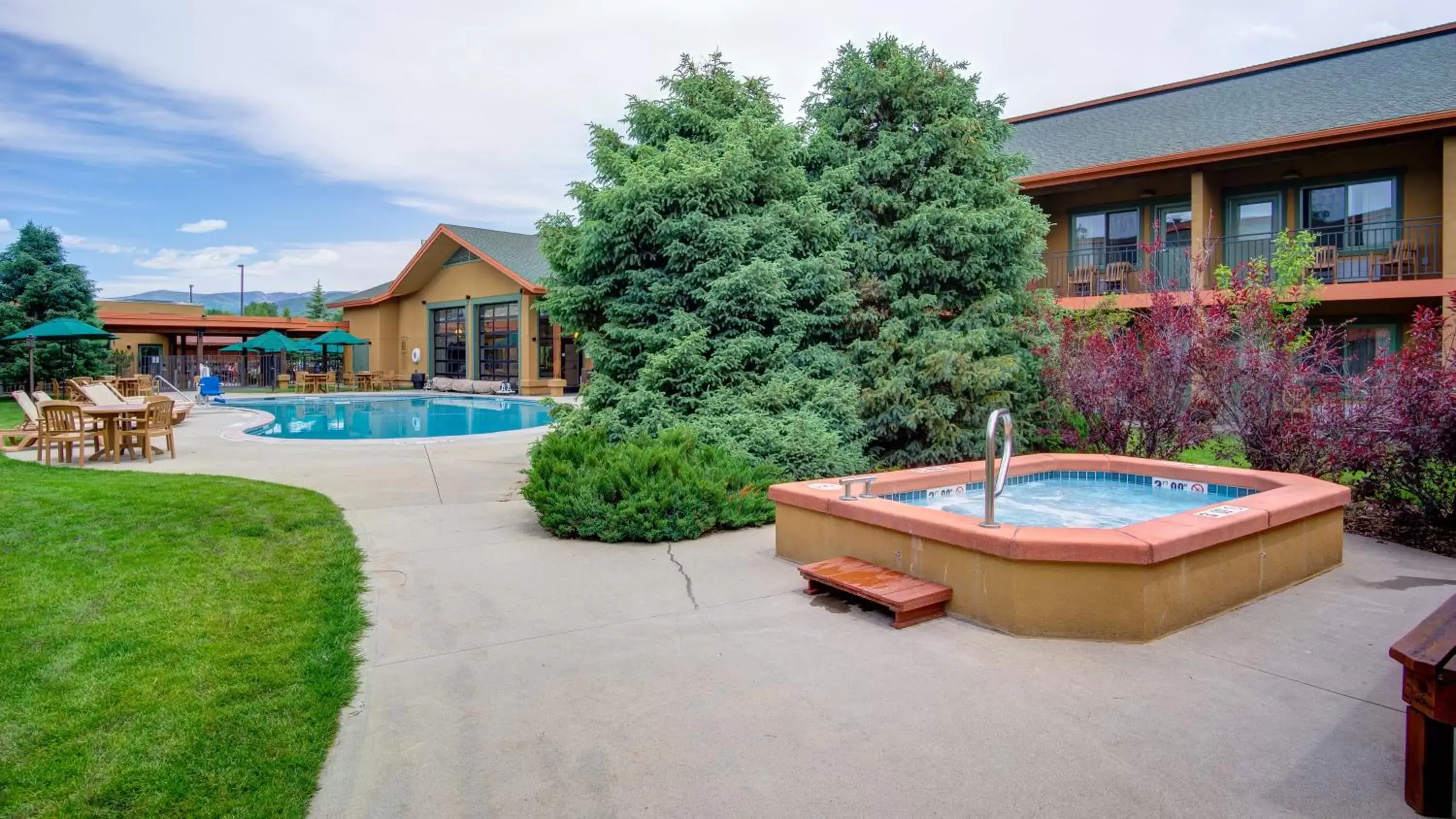 Swimming pool, Property Building in Holiday Inn Steamboat Springs, an IHG Hotel