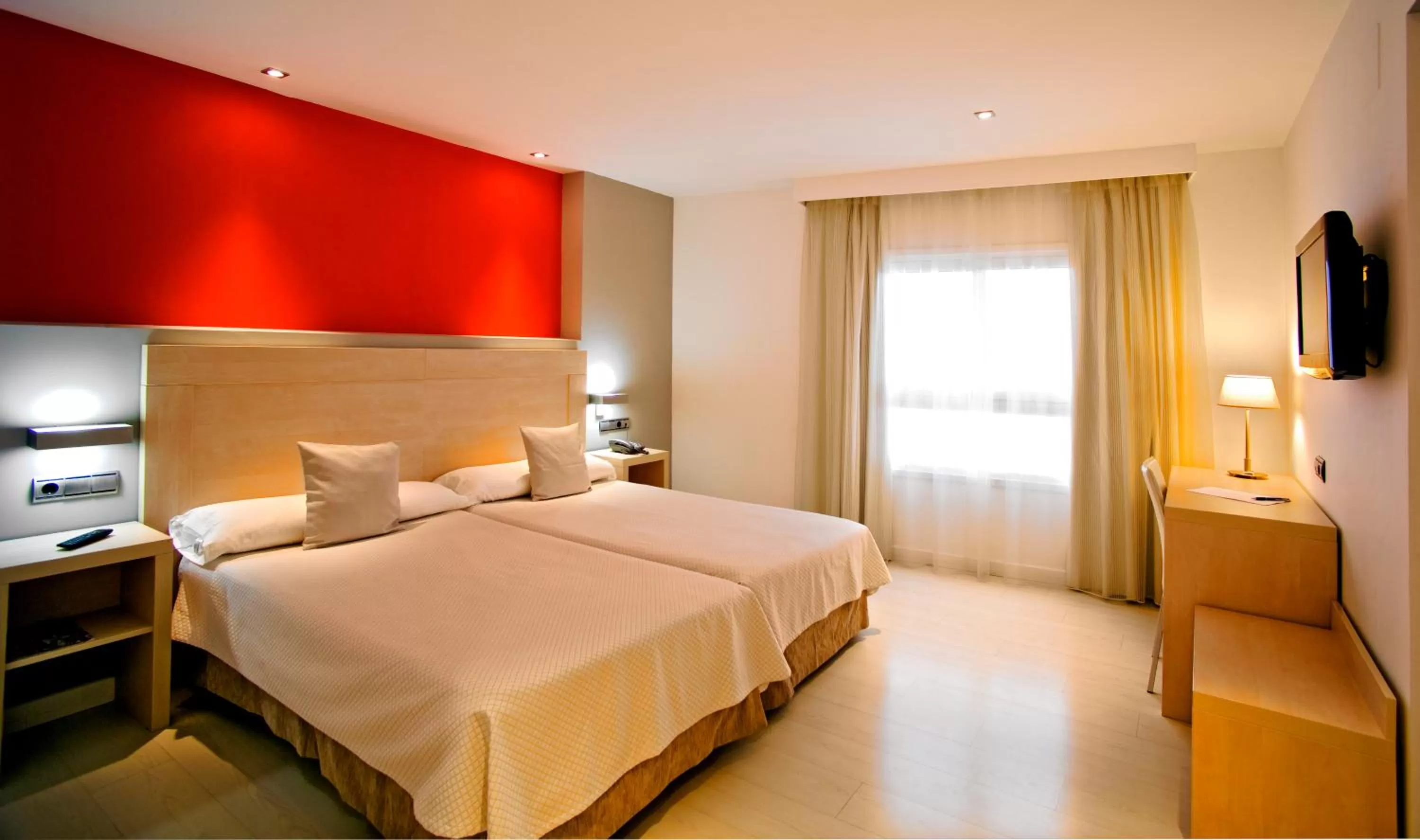 Bathroom, Bed in Hotel Europa