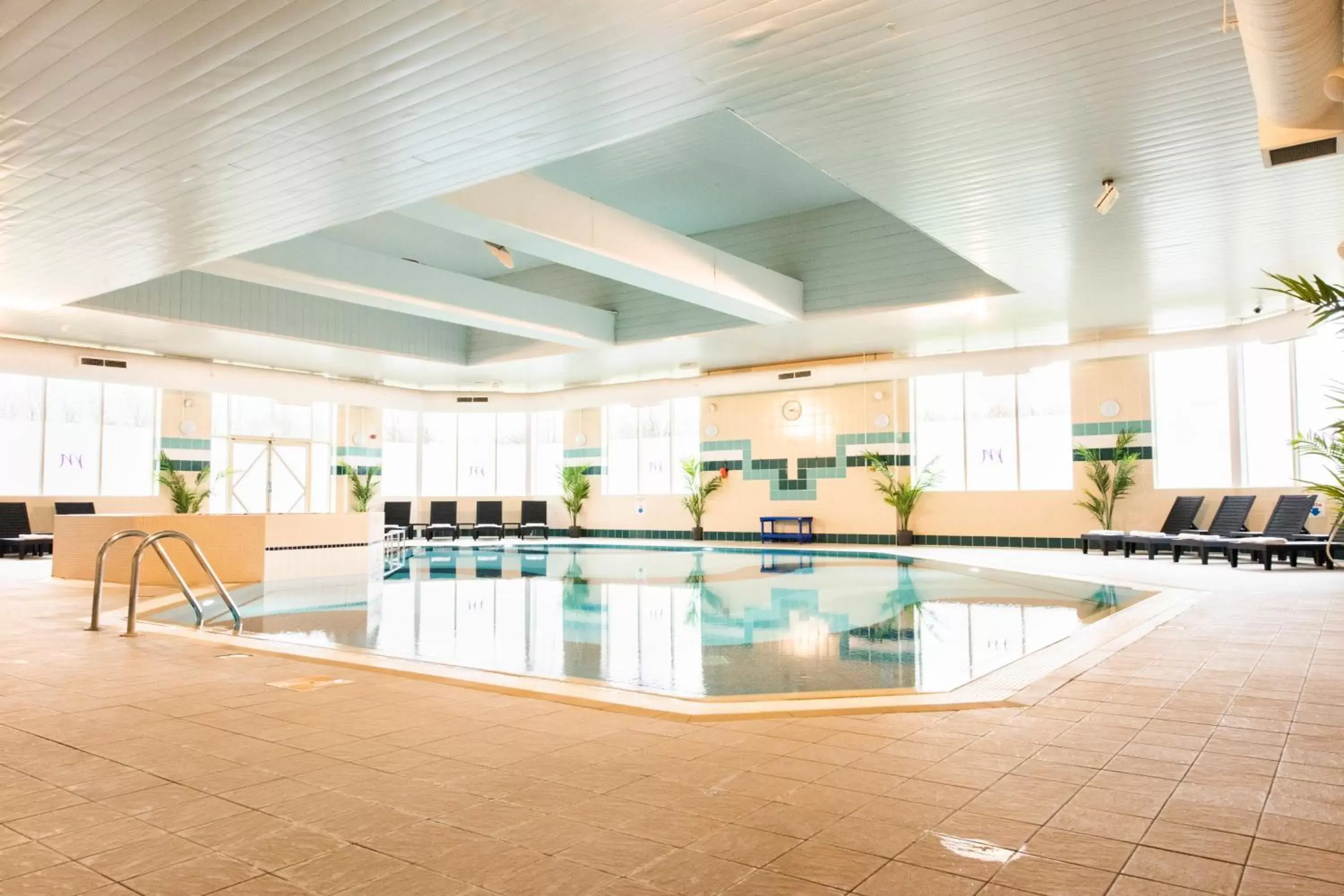 , Swimming Pool in Mercure Daventry Court Hotel