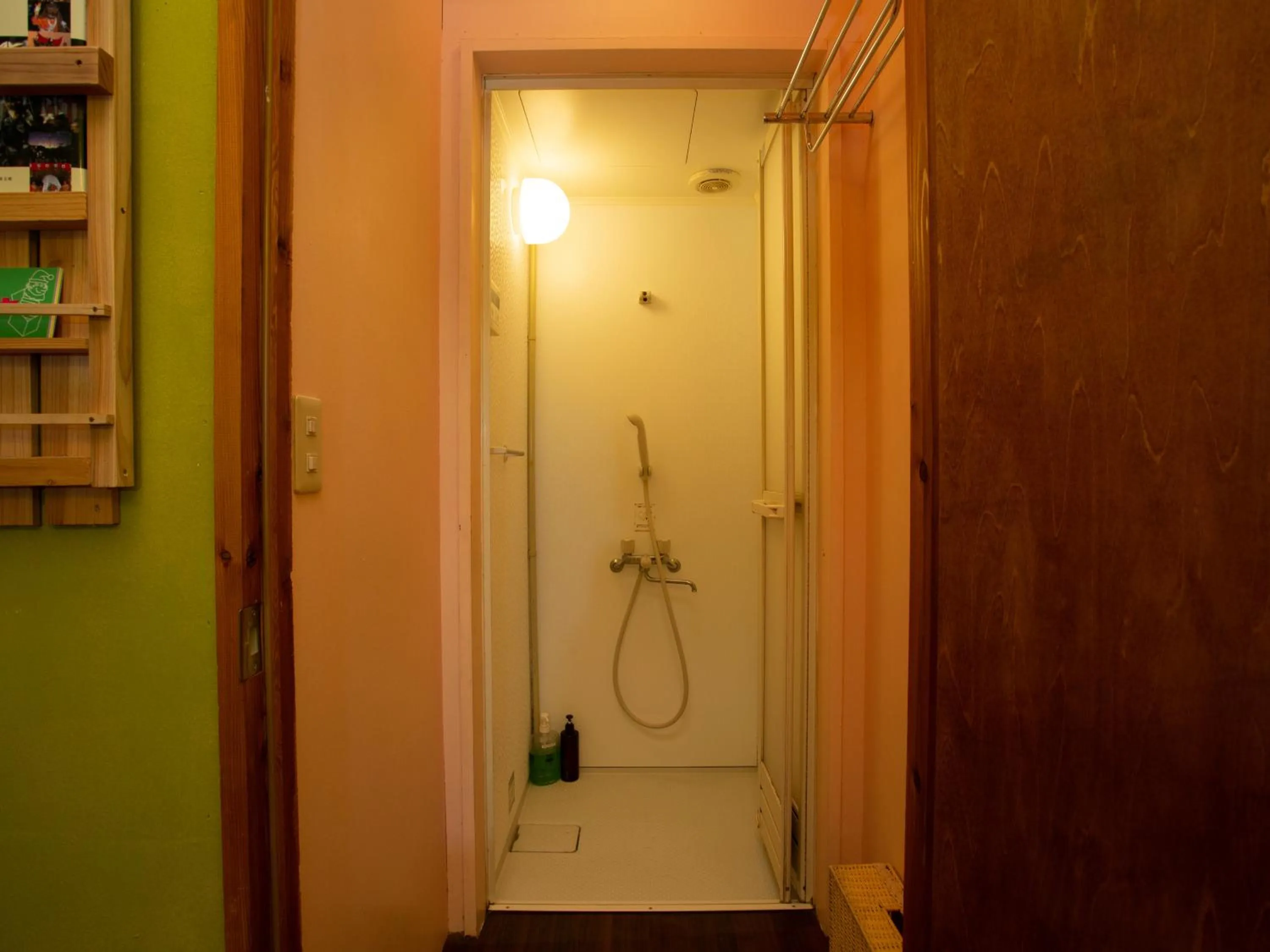 Shower in Himeji 588 Guest House