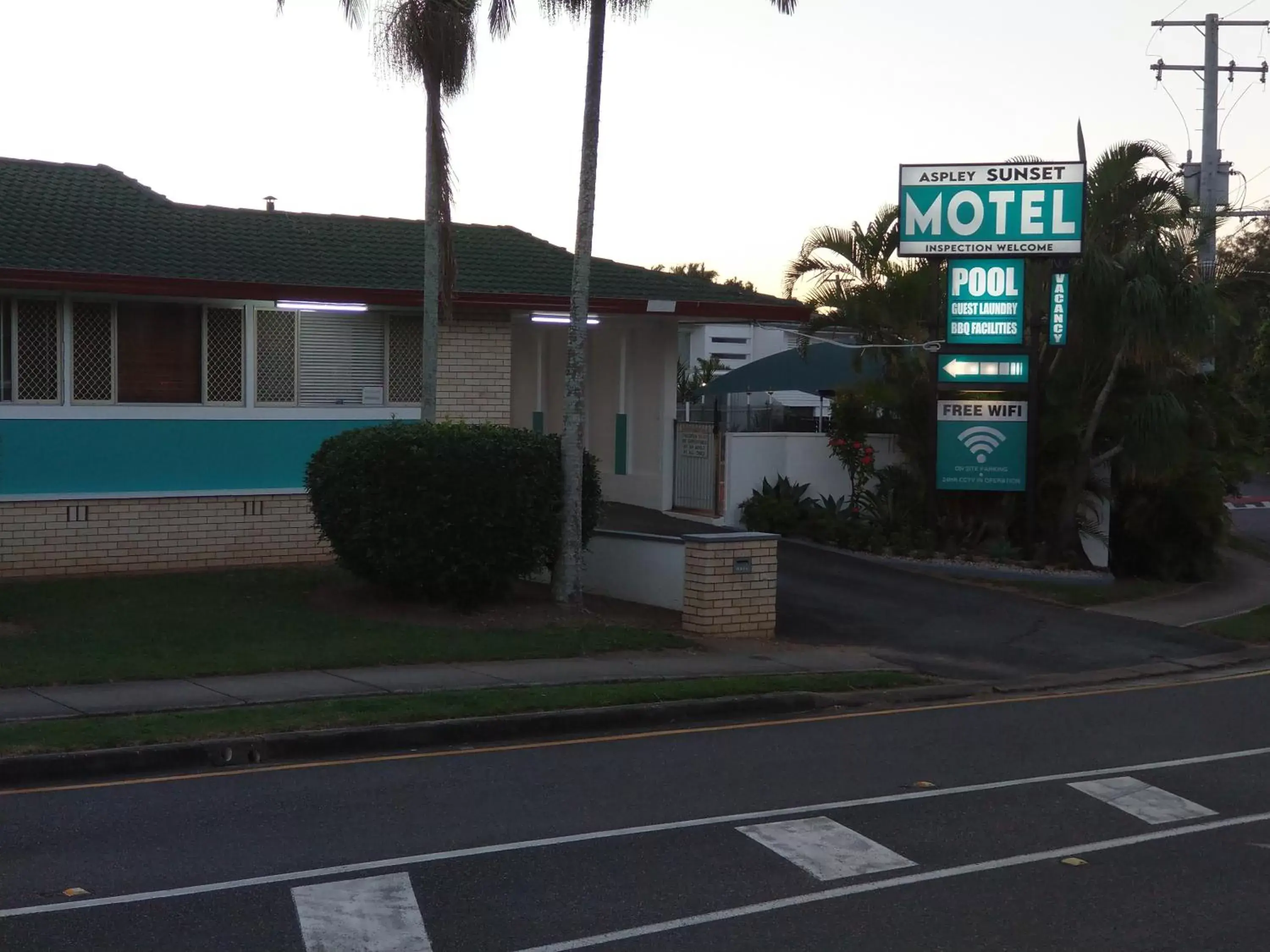 Property building in Aspley Sunset Motel