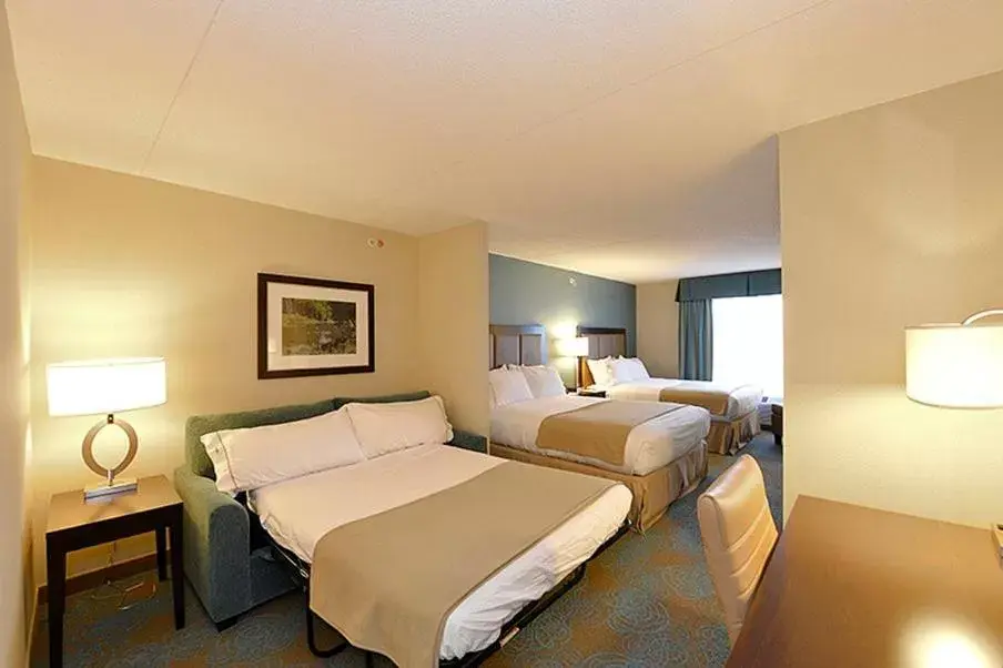 Bedroom, Bed in Holiday Inn Express Hotel & Suites Waterloo - St. Jacobs Area, an IHG Hotel