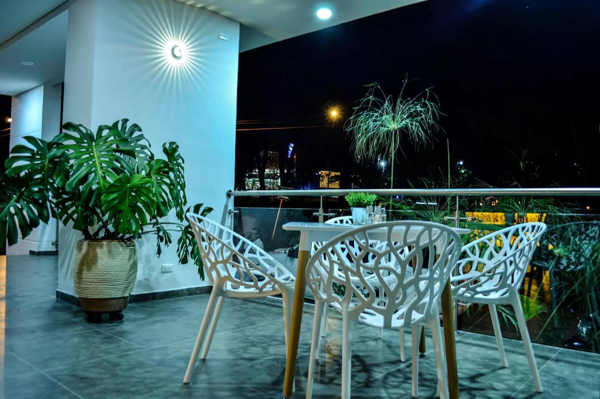 Restaurant/places to eat in Solev Hotel