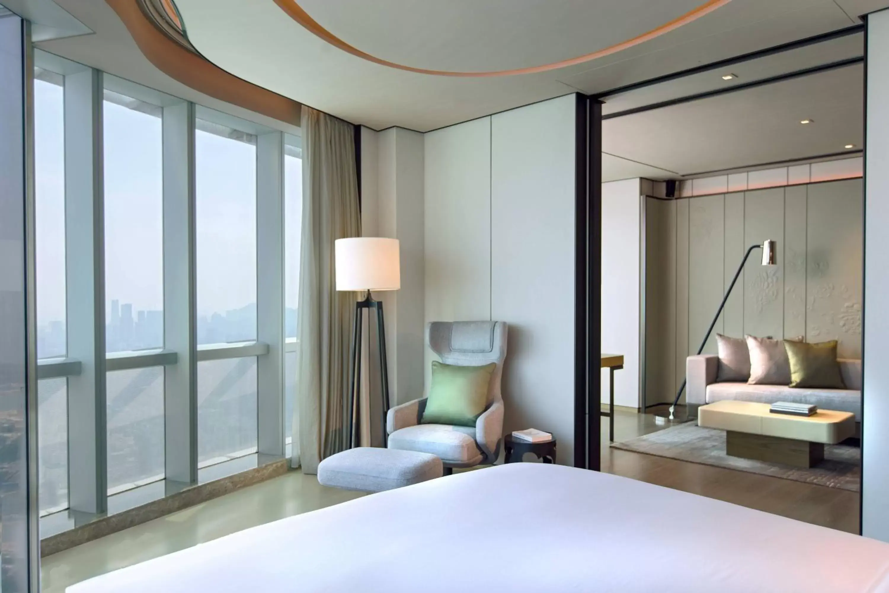 Bedroom, Bed in Shenzhen Marriott Hotel Nanshan