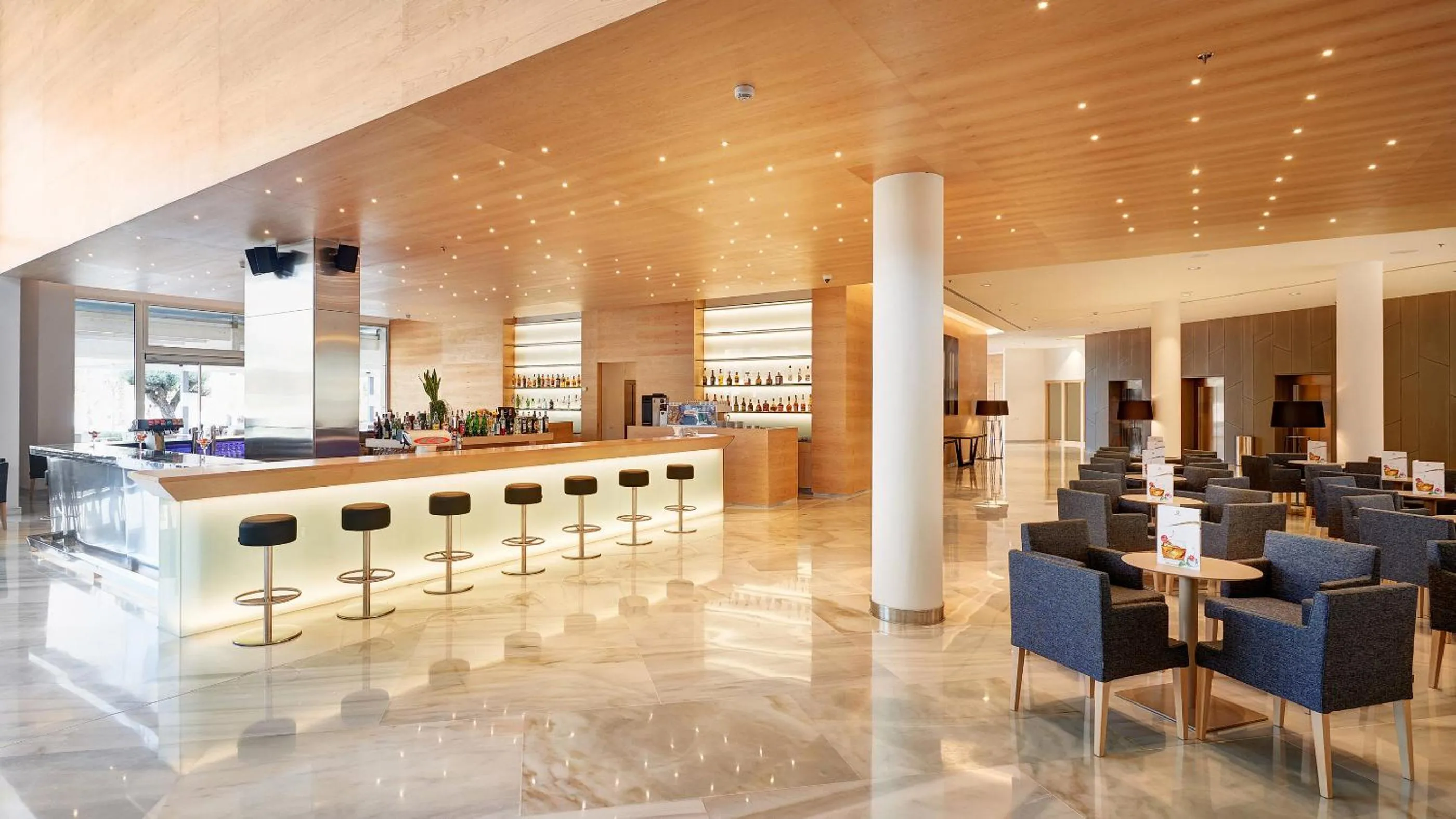 Lounge or bar in Hipotels Gran Playa de Palma