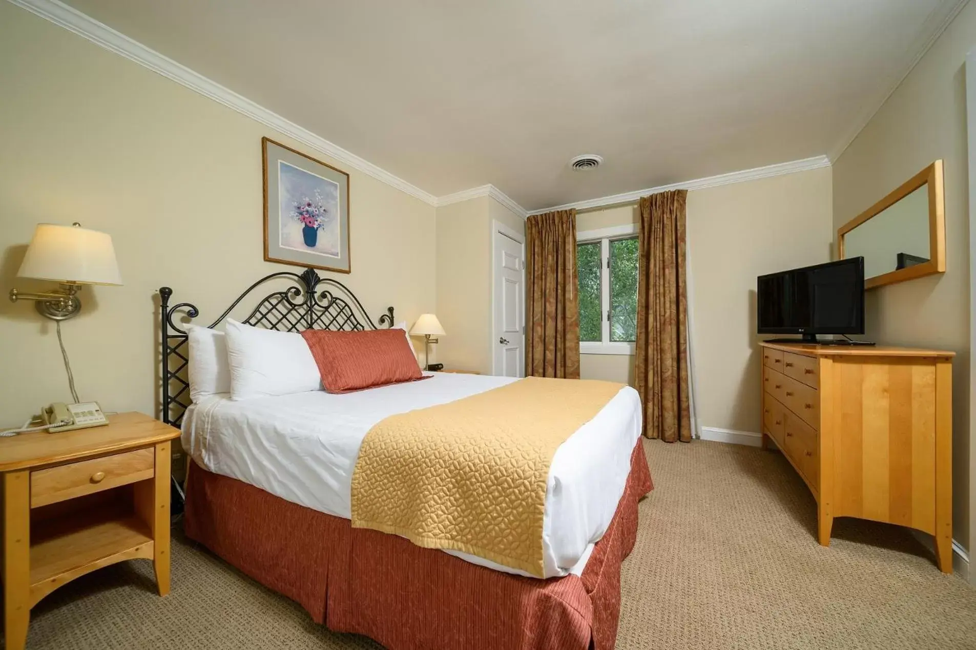 Bedroom, Bed in Stoweflake Mountain Resort & Spa