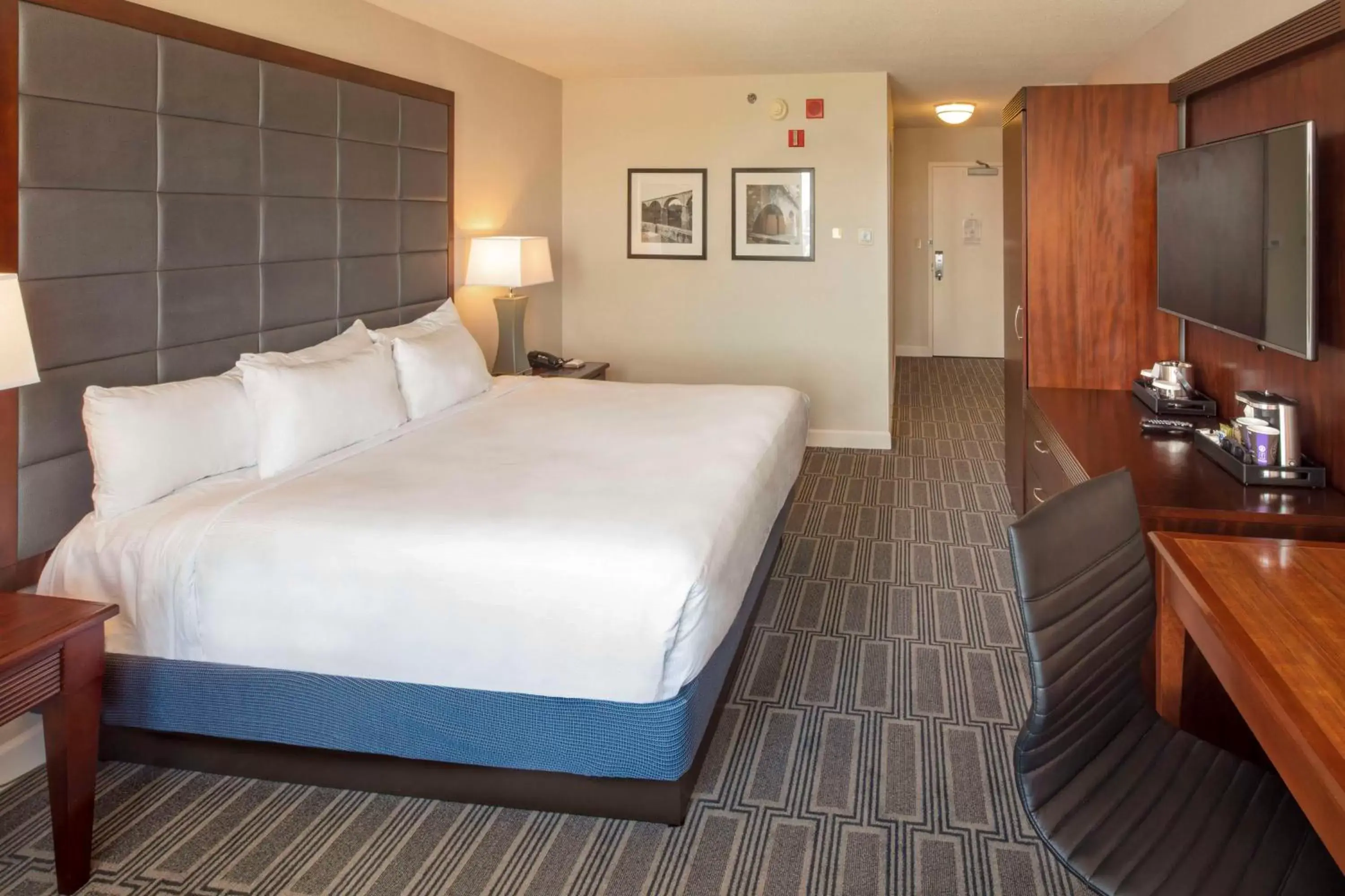 Bedroom, Bed in Hilton Philadelphia at Penn's Landing