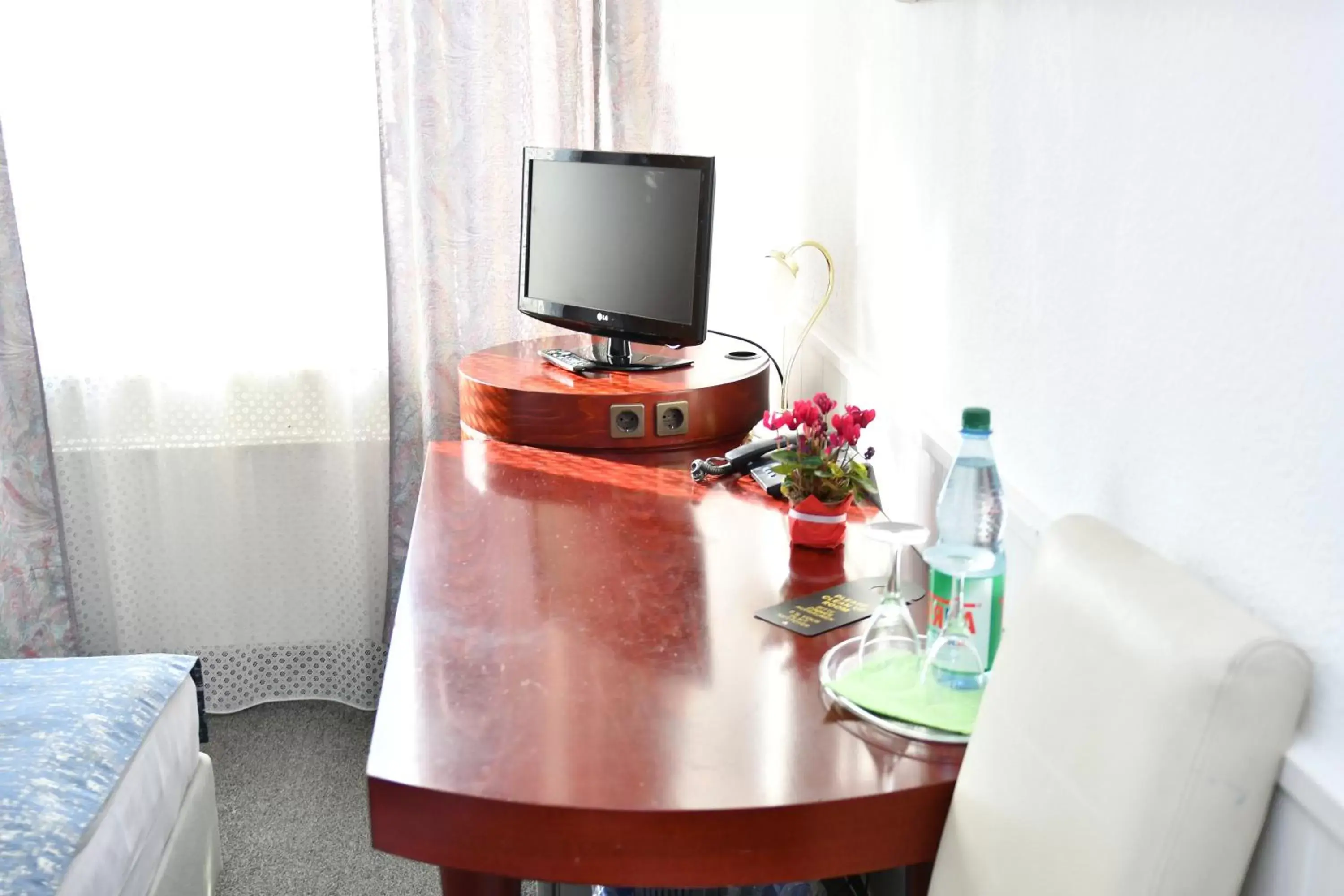 TV/Entertainment Center in Hotel Muenchner Hof