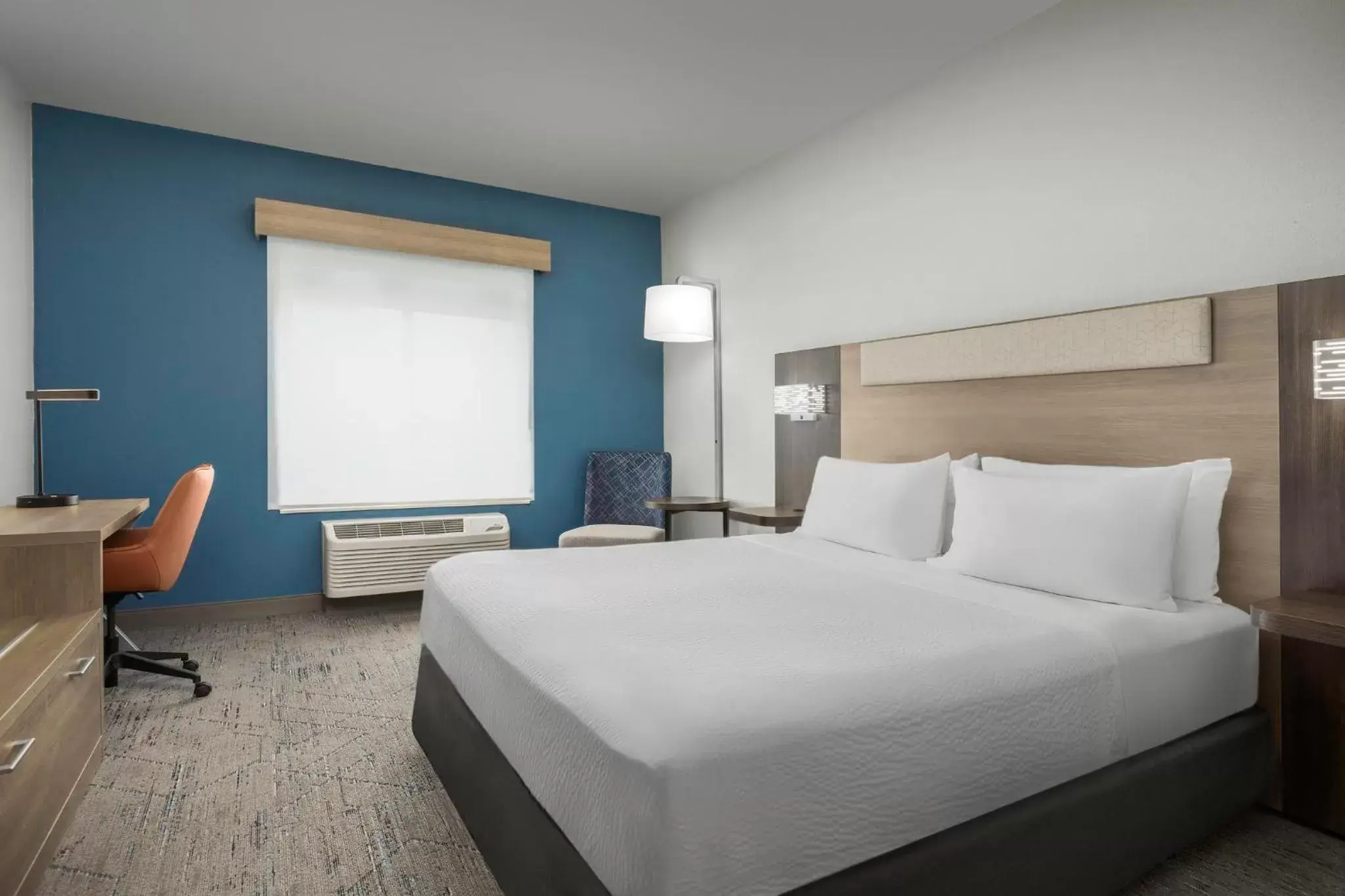 Photo of the whole room, Bed in Holiday Inn Express & Suites Superior, an IHG Hotel